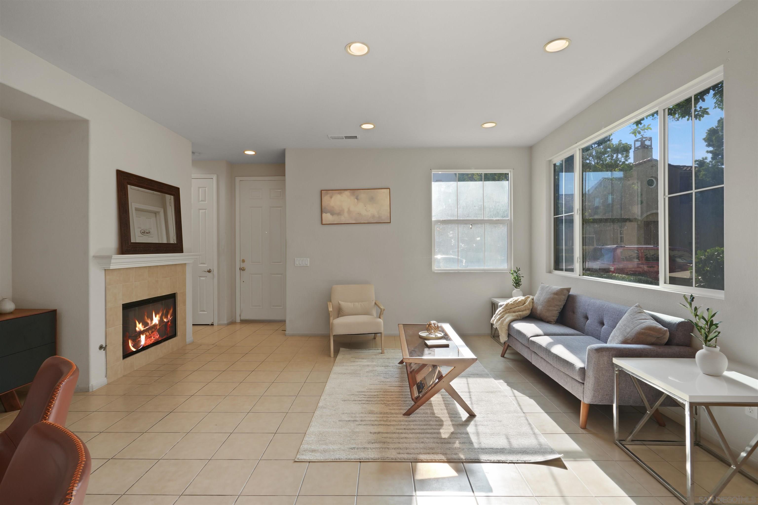 Detail Gallery Image 4 of 34 For 1445  Caminito Sicilia, Chula Vista,  CA 91915 - 4 Beds | 2/1 Baths