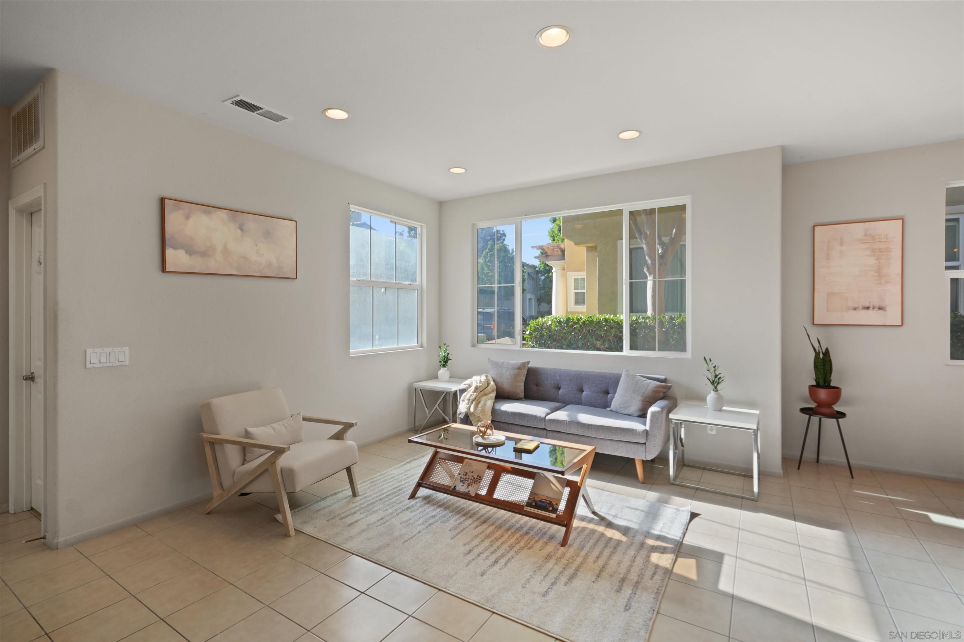 Detail Gallery Image 6 of 34 For 1445  Caminito Sicilia, Chula Vista,  CA 91915 - 4 Beds | 2/1 Baths