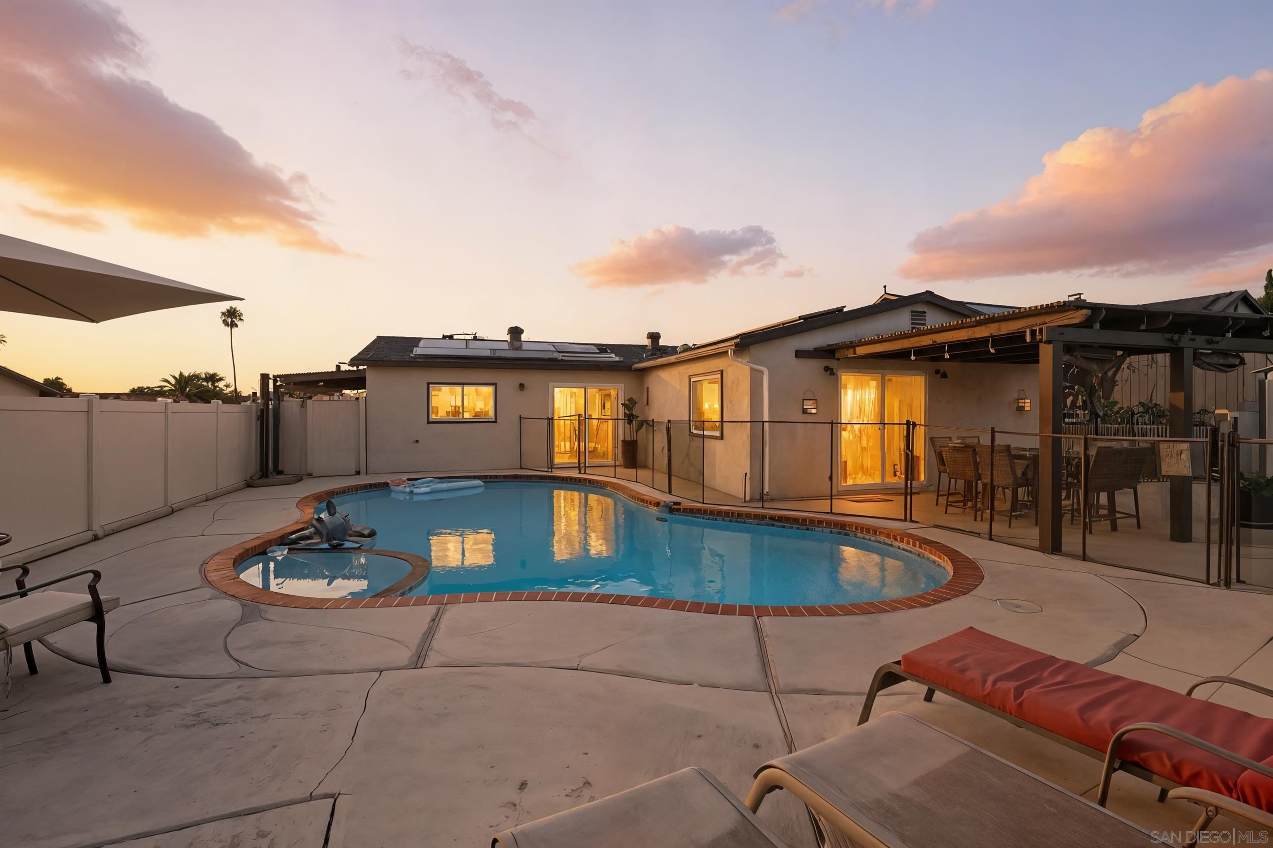 Detail Gallery Image 2 of 55 For 12979  Calle De Las Rosas, San Diego,  CA 92129 - 4 Beds | 2 Baths