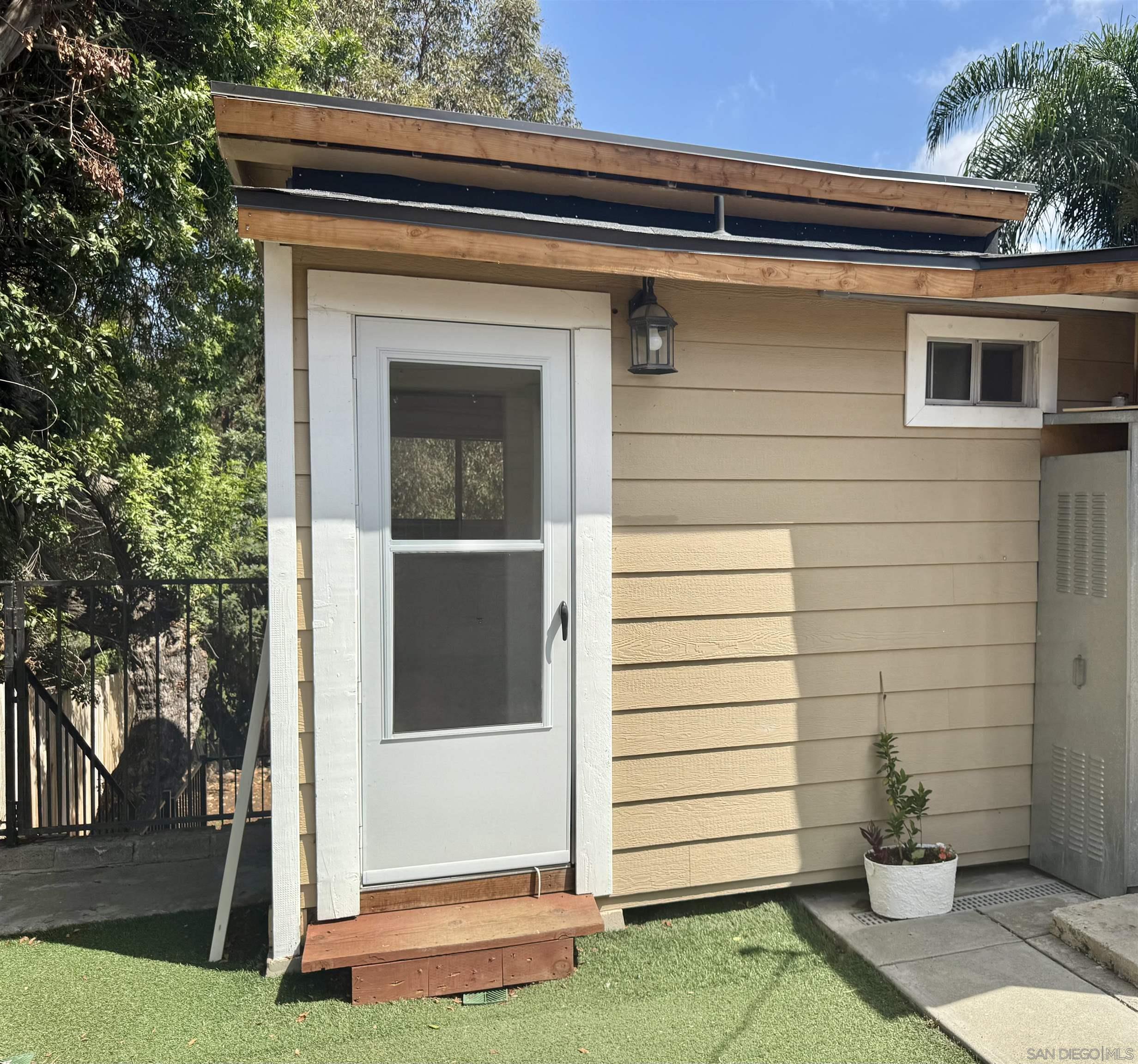 Detail Gallery Image 3 of 14 For 2331  Shamrock St  Studio, San Diego,  CA 92105 - 0 Beds | 1 Baths