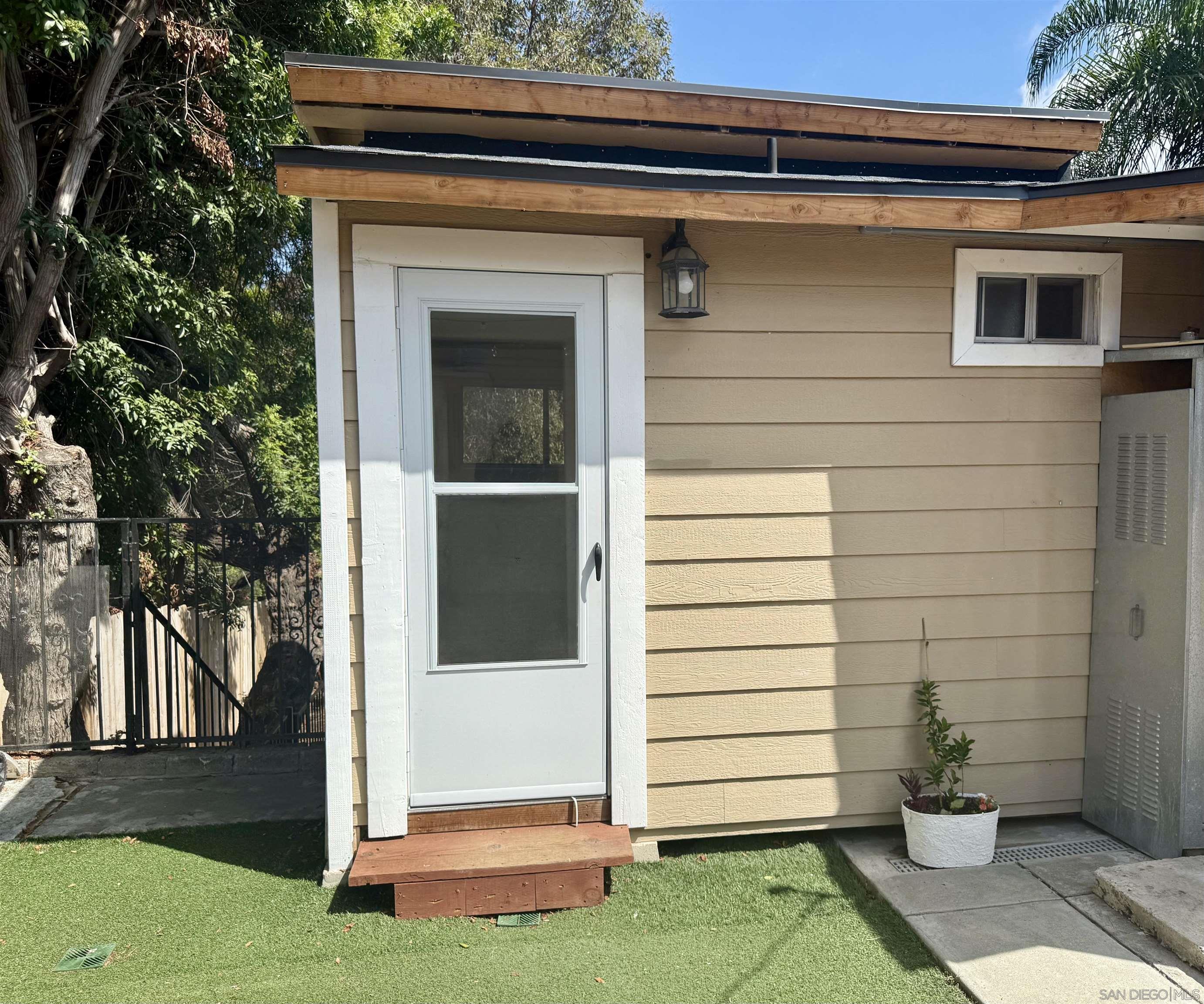 Detail Gallery Image 4 of 14 For 2331  Shamrock St  Studio, San Diego,  CA 92105 - 0 Beds | 1 Baths