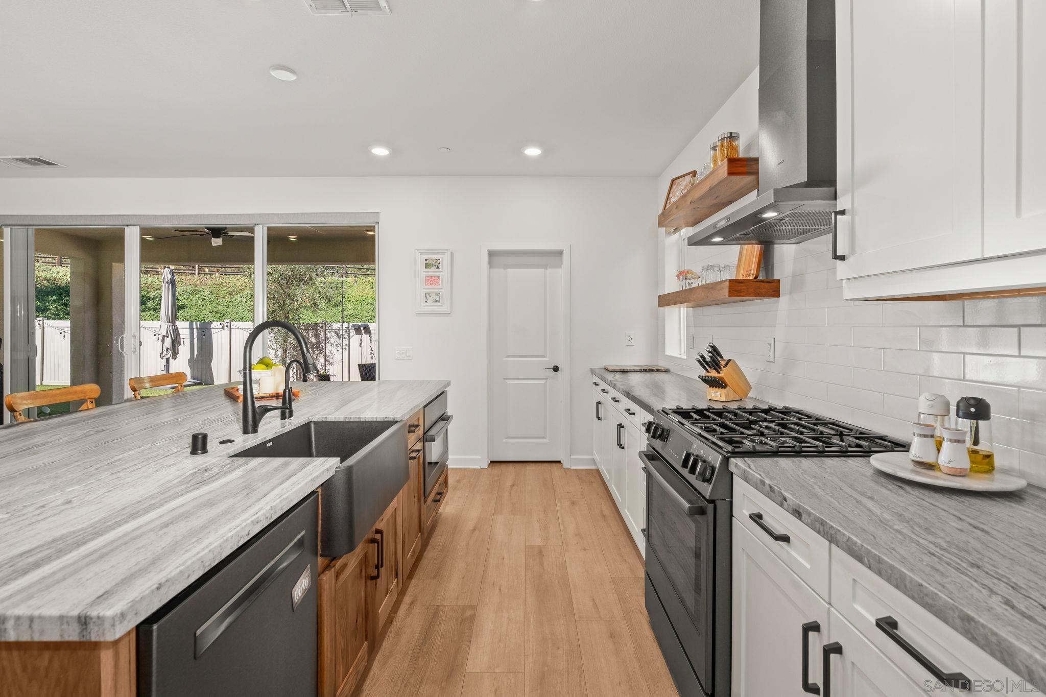 Detail Gallery Image 14 of 39 For 3012  Starry Night Dr, Escondido,  CA 92029 - 5 Beds | 3/1 Baths