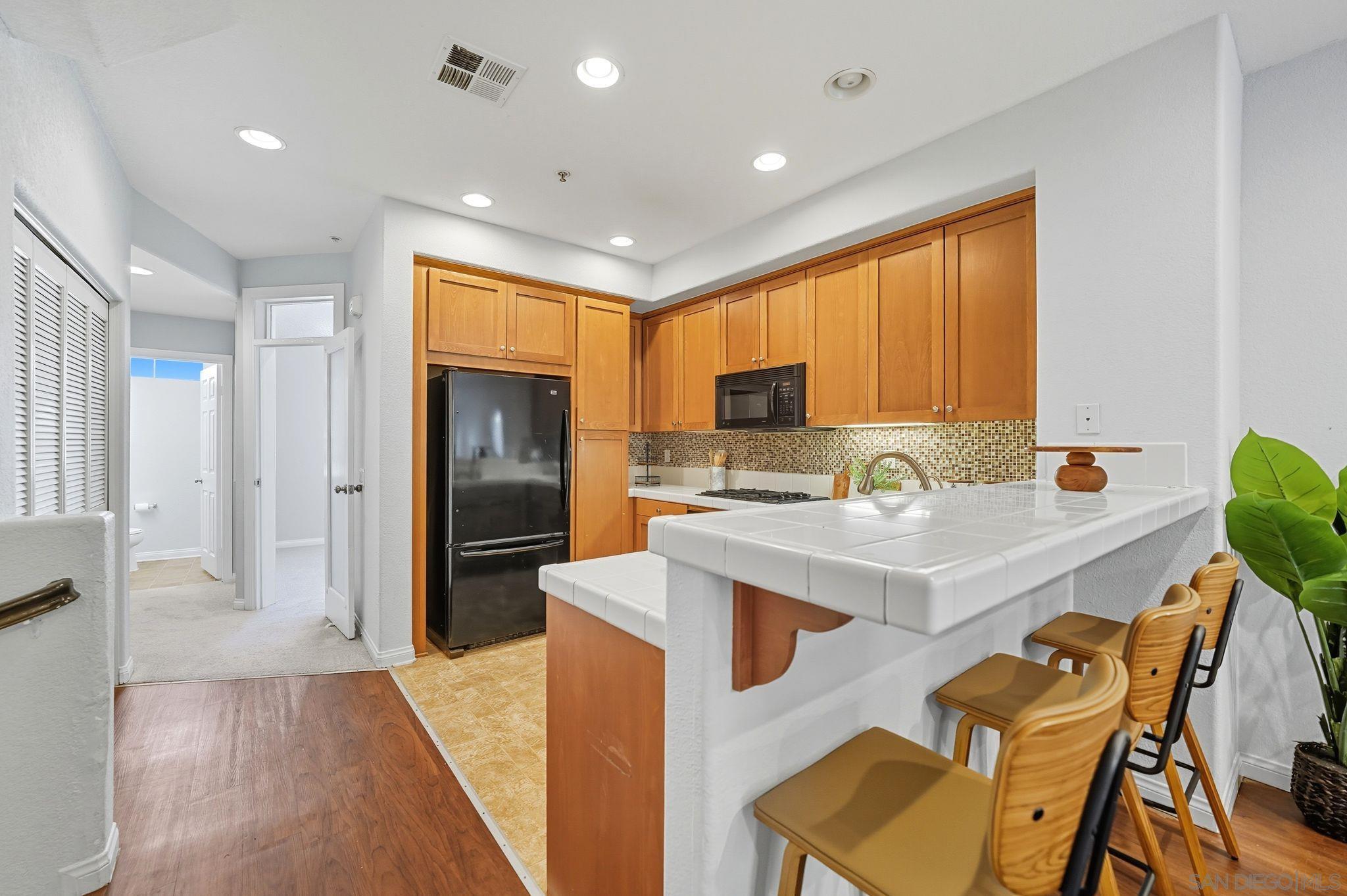 Detail Gallery Image 14 of 41 For 8783  Parkplace Ct, San Diego,  CA 92123 - 4 Beds | 3/1 Baths