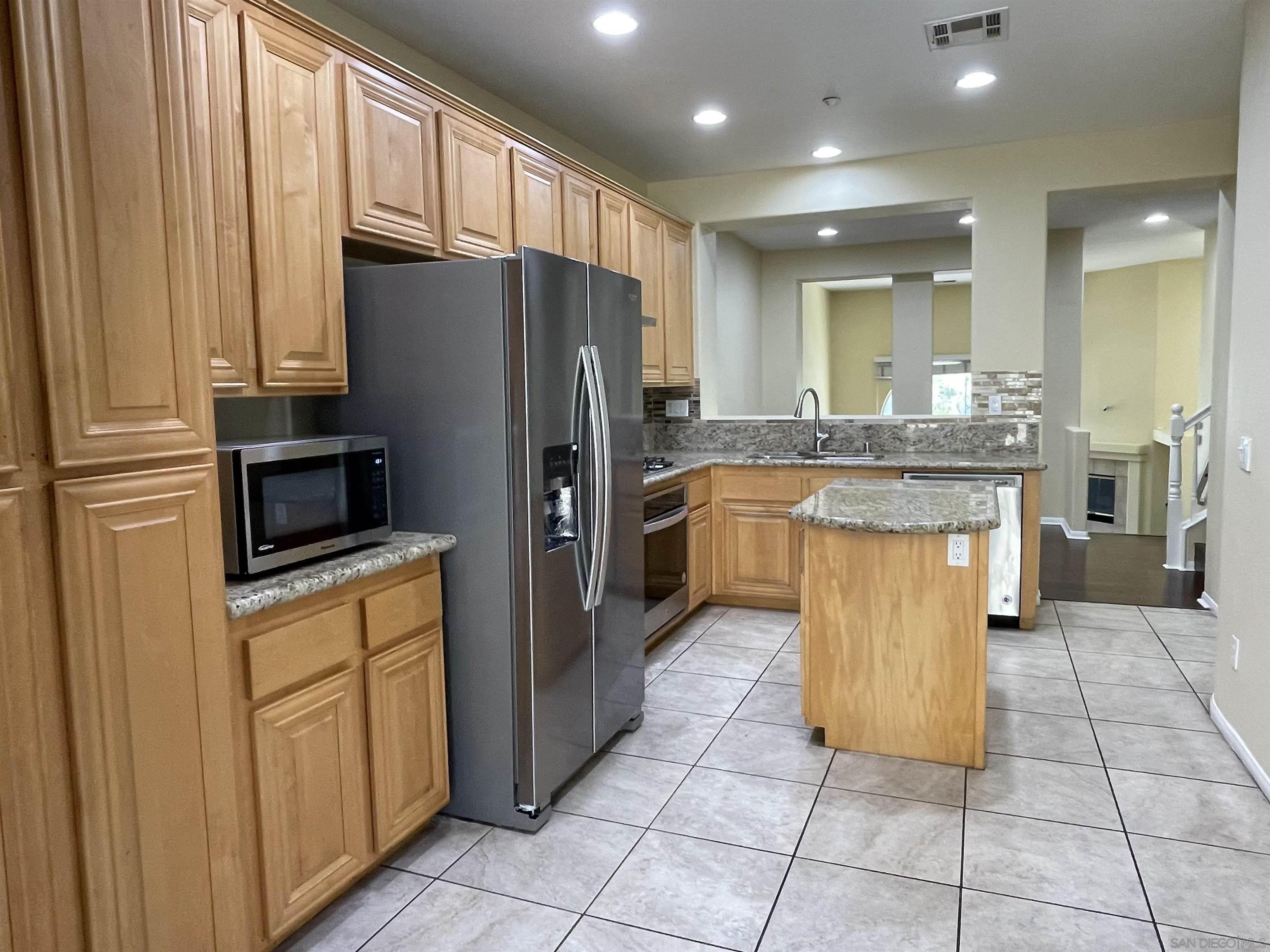 Detail Gallery Image 11 of 23 For 13325  via Milazzo  2, San Diego,  CA 92129 - 4 Beds | 2/1 Baths