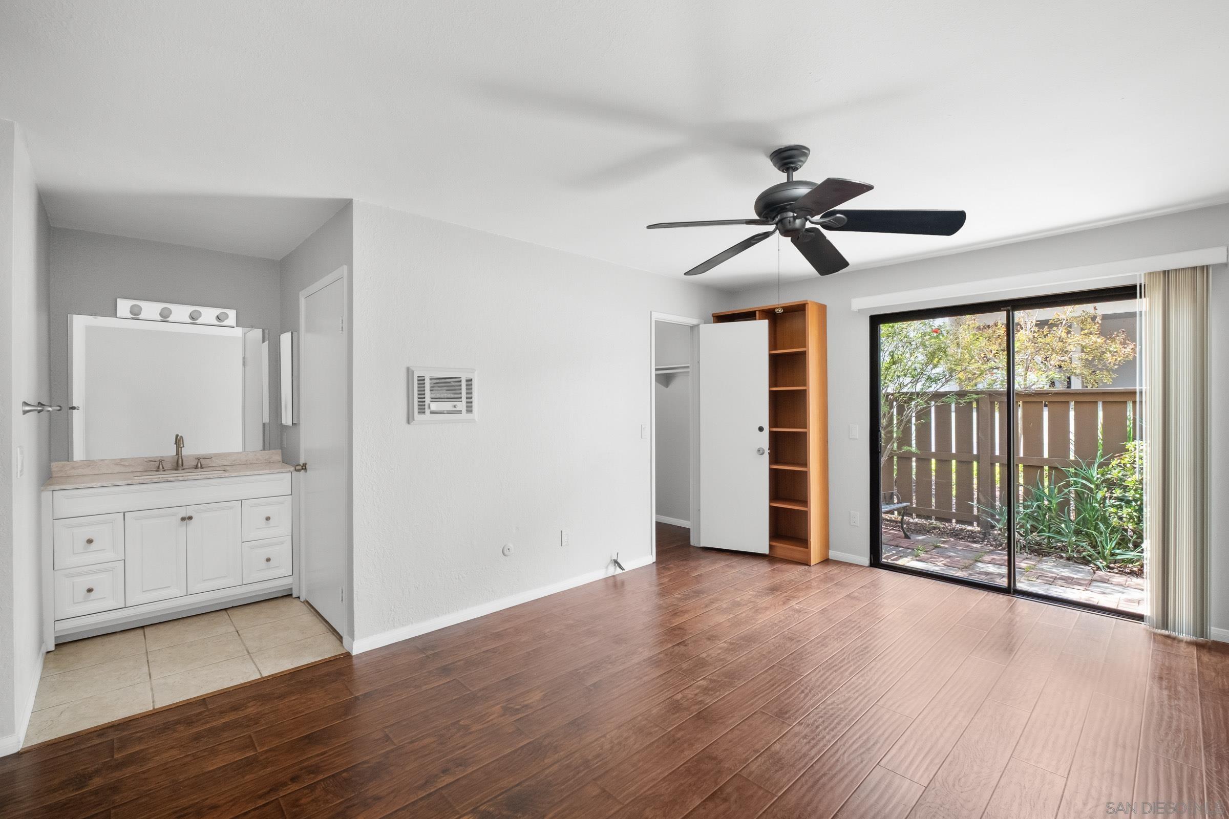 Detail Gallery Image 2 of 11 For 9849  Caminito Marlock  21, San Diego,  CA 92131 - 1 Beds | 1 Baths