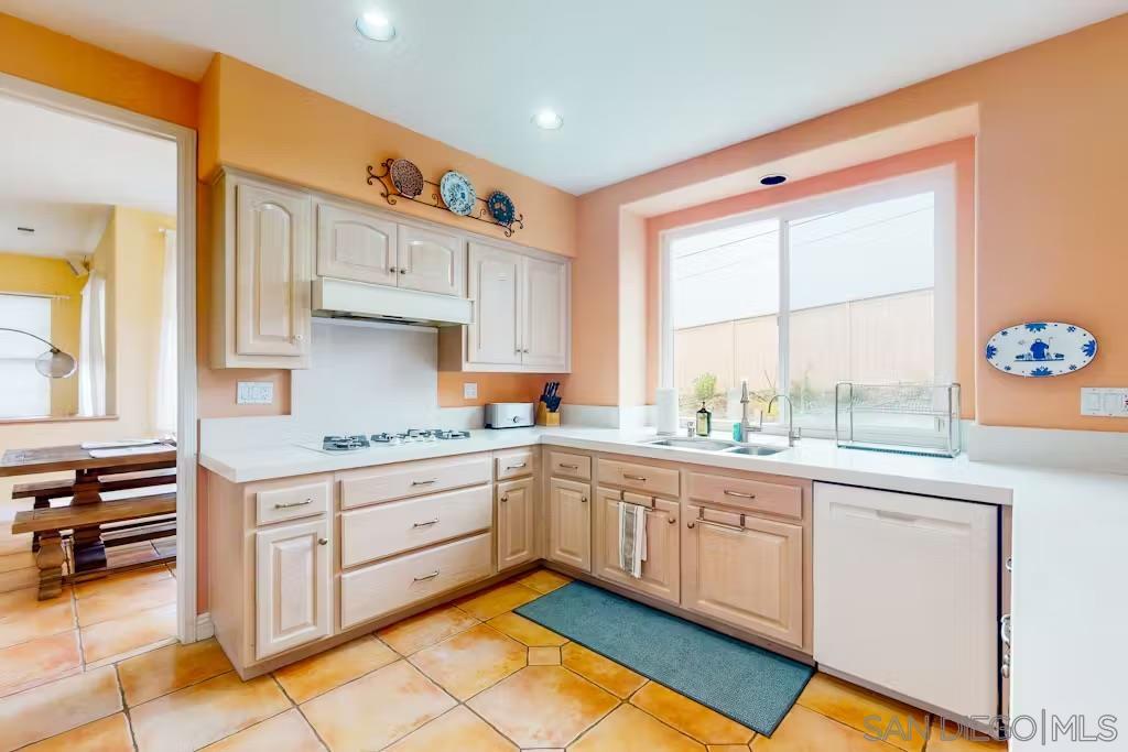 Detail Gallery Image 4 of 23 For 863  Starflower Rd, Encinitas,  CA 92024 - 4 Beds | 3 Baths