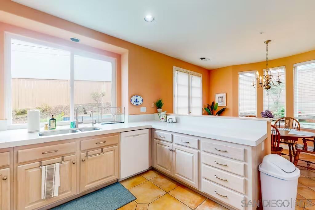 Detail Gallery Image 7 of 23 For 863  Starflower Rd, Encinitas,  CA 92024 - 4 Beds | 3 Baths