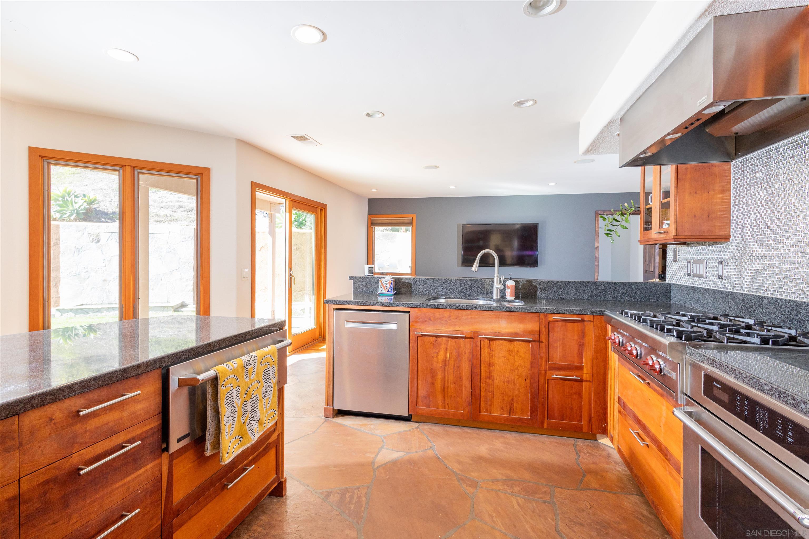 Detail Gallery Image 39 of 43 For 4375  Stanford Street, Carlsbad,  CA 92010 - 5 Beds | 3 Baths