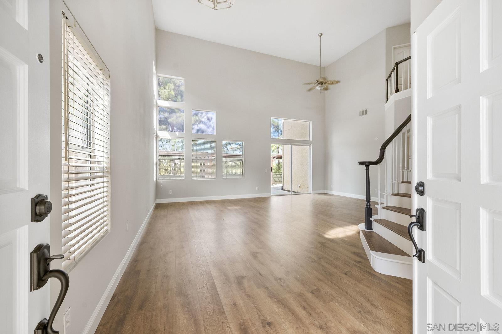 Detail Gallery Image 5 of 41 For 1632  Mountain Pass Cir, Vista,  CA 92081 - 4 Beds | 3 Baths