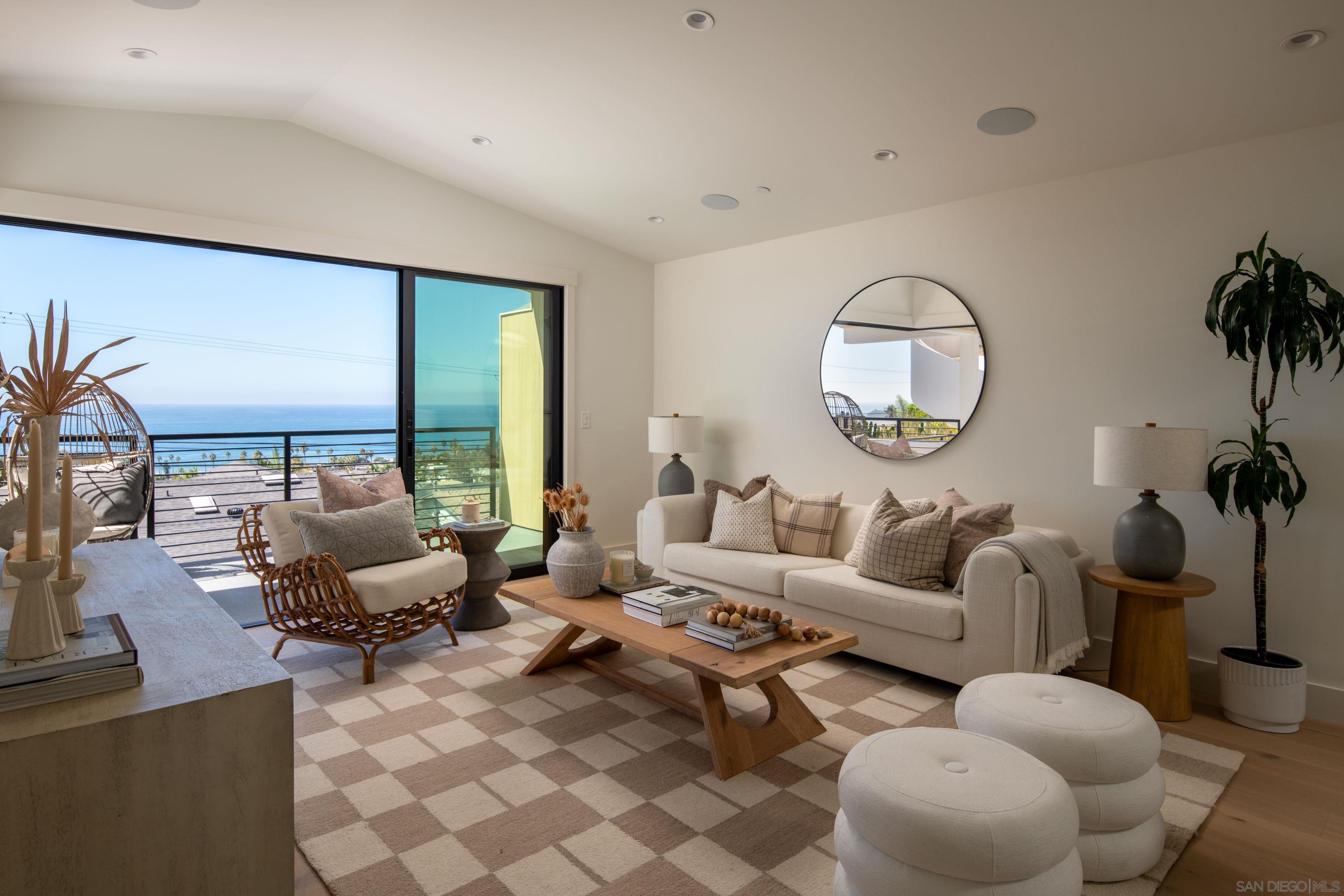 Detail Gallery Image 5 of 25 For 2262  Cambridge Ave, Cardiff By The Sea,  CA 92007 - 4 Beds | 3/2 Baths