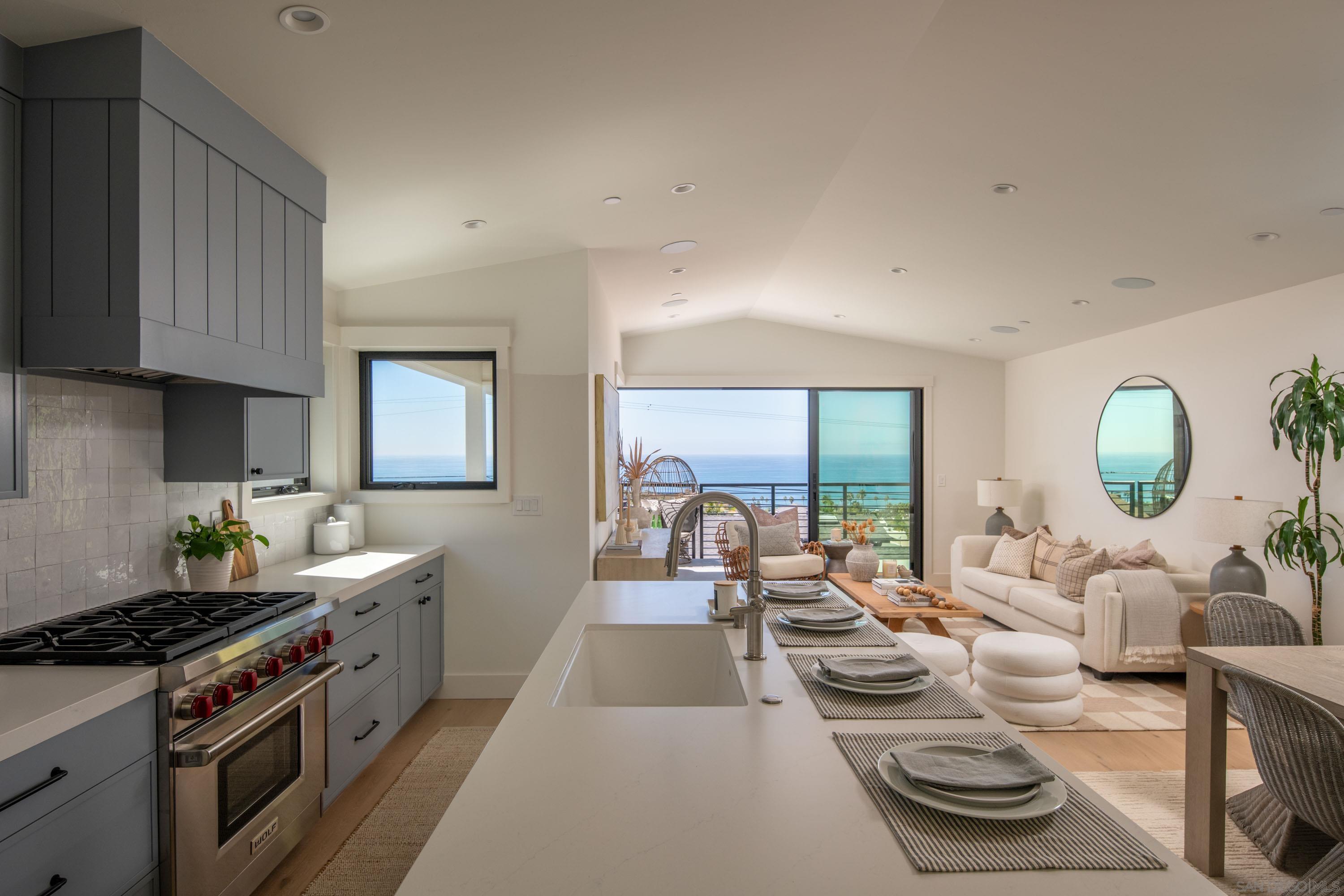 Detail Gallery Image 8 of 25 For 2262  Cambridge Ave, Cardiff By The Sea,  CA 92007 - 4 Beds | 3/2 Baths