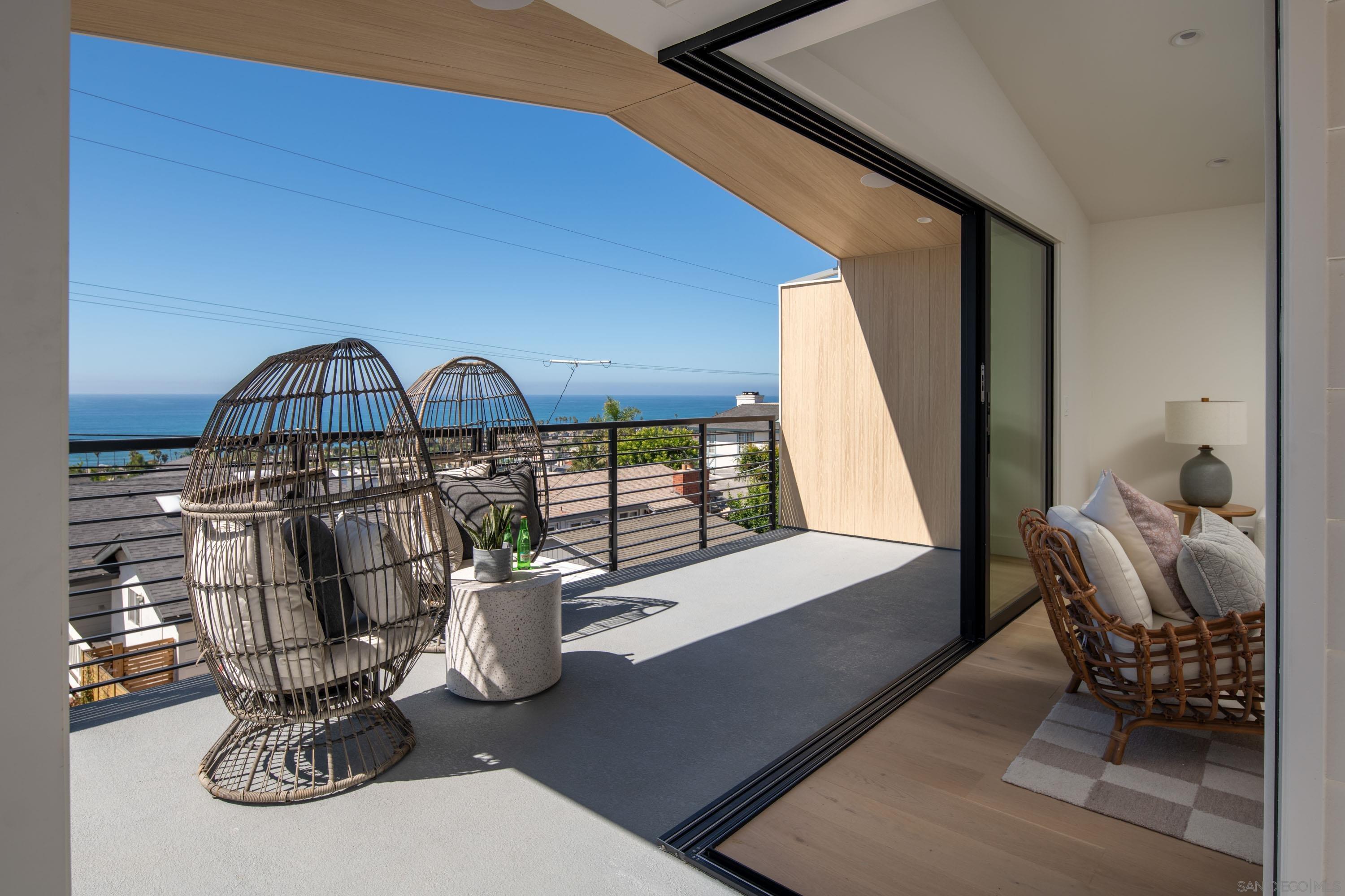 Detail Gallery Image 10 of 25 For 2262  Cambridge Ave, Cardiff By The Sea,  CA 92007 - 4 Beds | 3/2 Baths