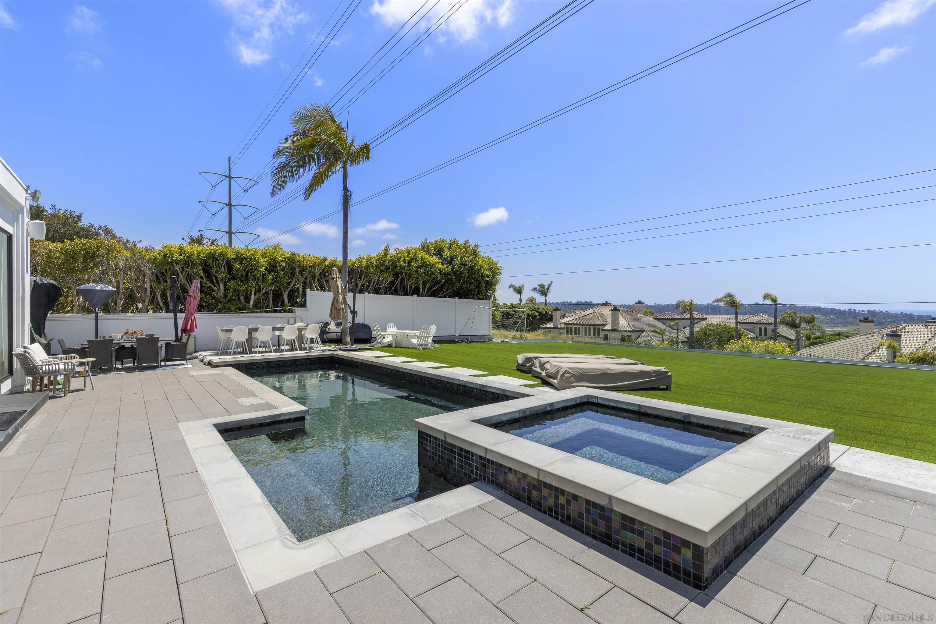 Detail Gallery Image 3 of 30 For 3325  Caminito Daniella, Del Mar,  CA 92014 - 6 Beds | 5/1 Baths