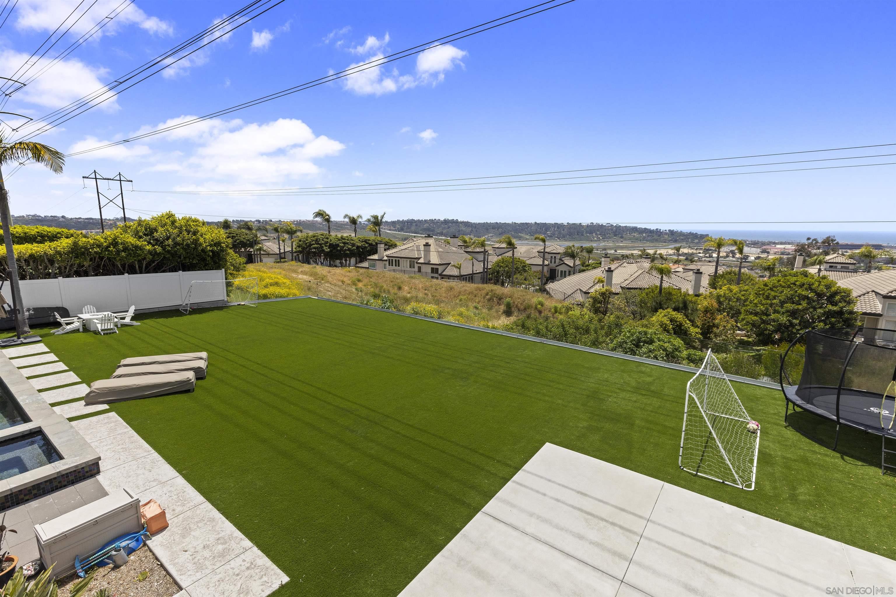 Detail Gallery Image 5 of 30 For 3325  Caminito Daniella, Del Mar,  CA 92014 - 6 Beds | 5/1 Baths