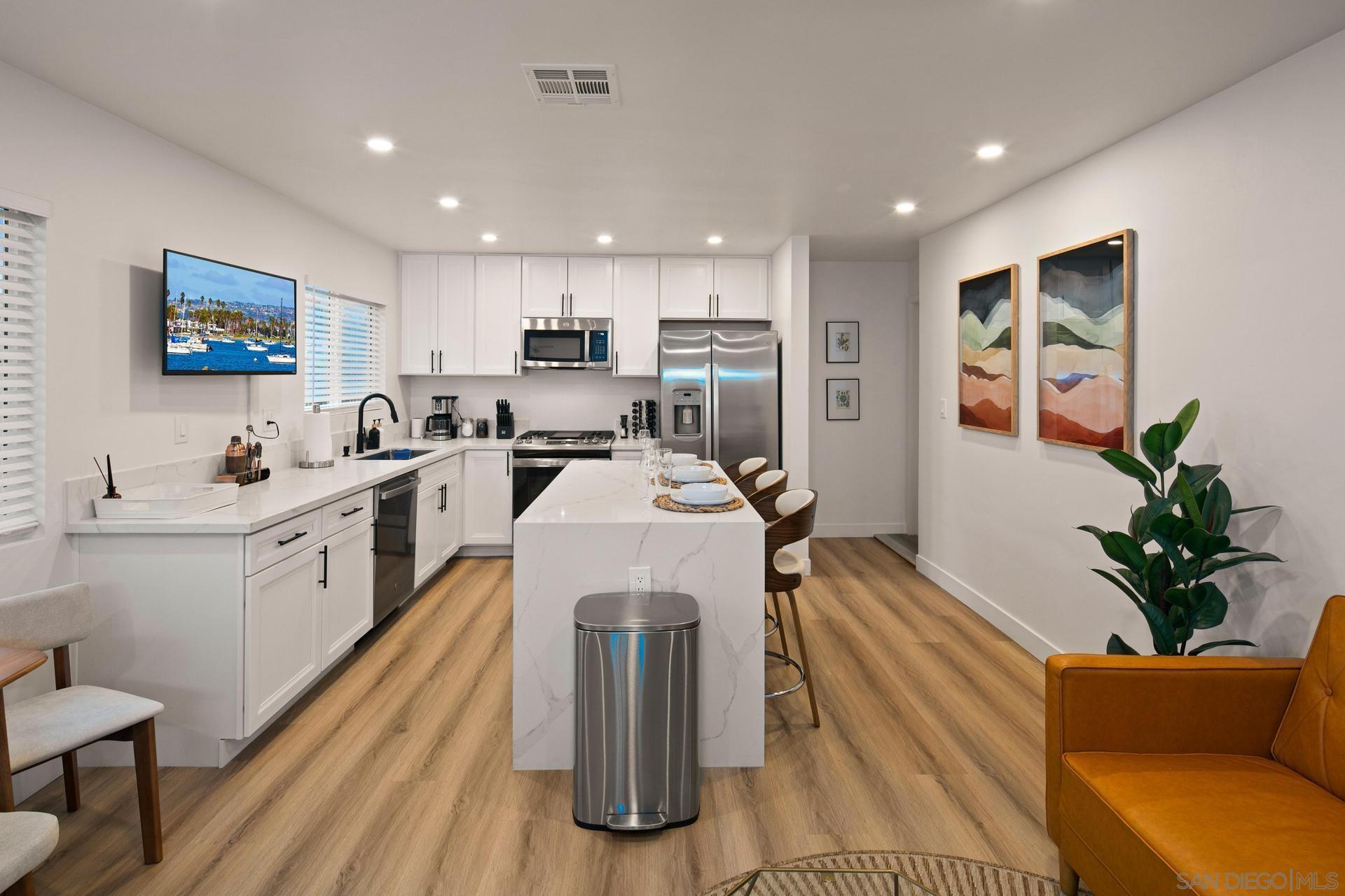 Front Image Thumbnail for SD250040925