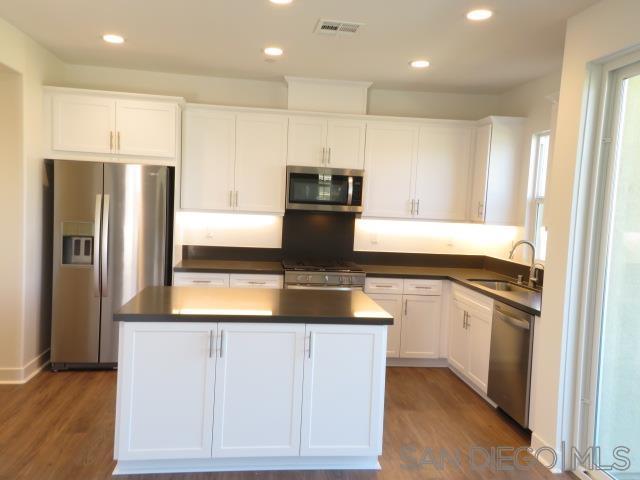 Detail Gallery Image 18 of 35 For 4382  Pacifica Way #5  5, Oceanside,  CA 92056 - 3 Beds | 3 Baths