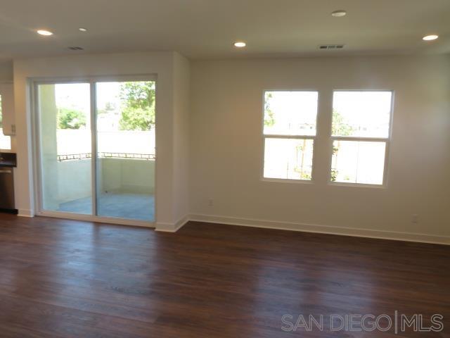 Detail Gallery Image 8 of 35 For 4382  Pacifica Way #5  5, Oceanside,  CA 92056 - 3 Beds | 3 Baths