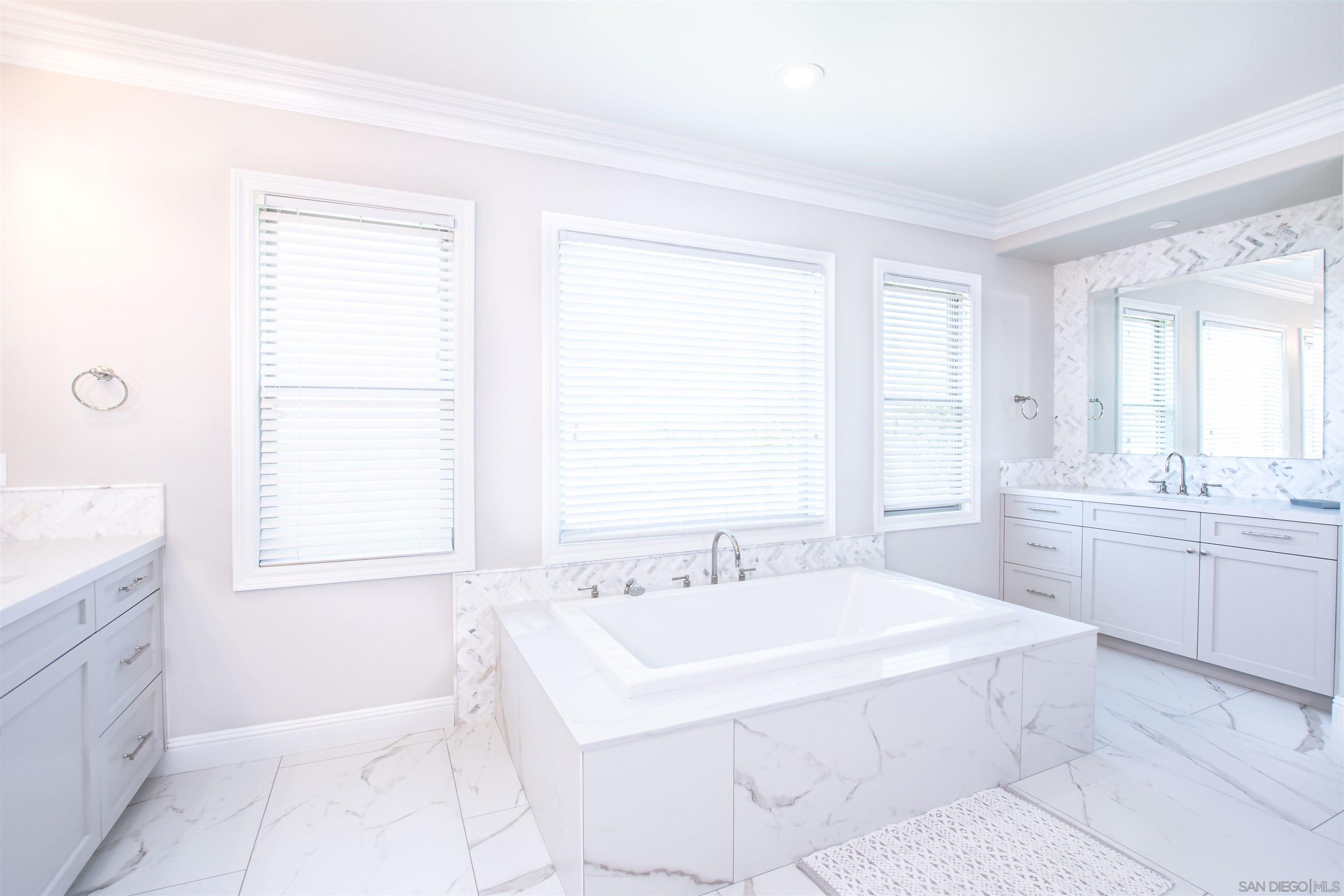 Detail Gallery Image 17 of 21 For 7359  Rancho Catalina Trl, San Diego,  CA 92127 - 6 Beds | 5/1 Baths