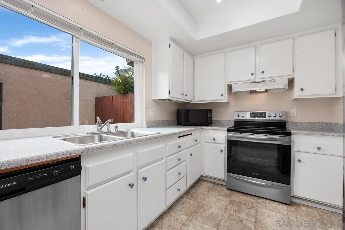 Detail Gallery Image 10 of 46 For 2777  Caminito Cedros, Del Mar,  CA 92014 - 3 Beds | 2/1 Baths