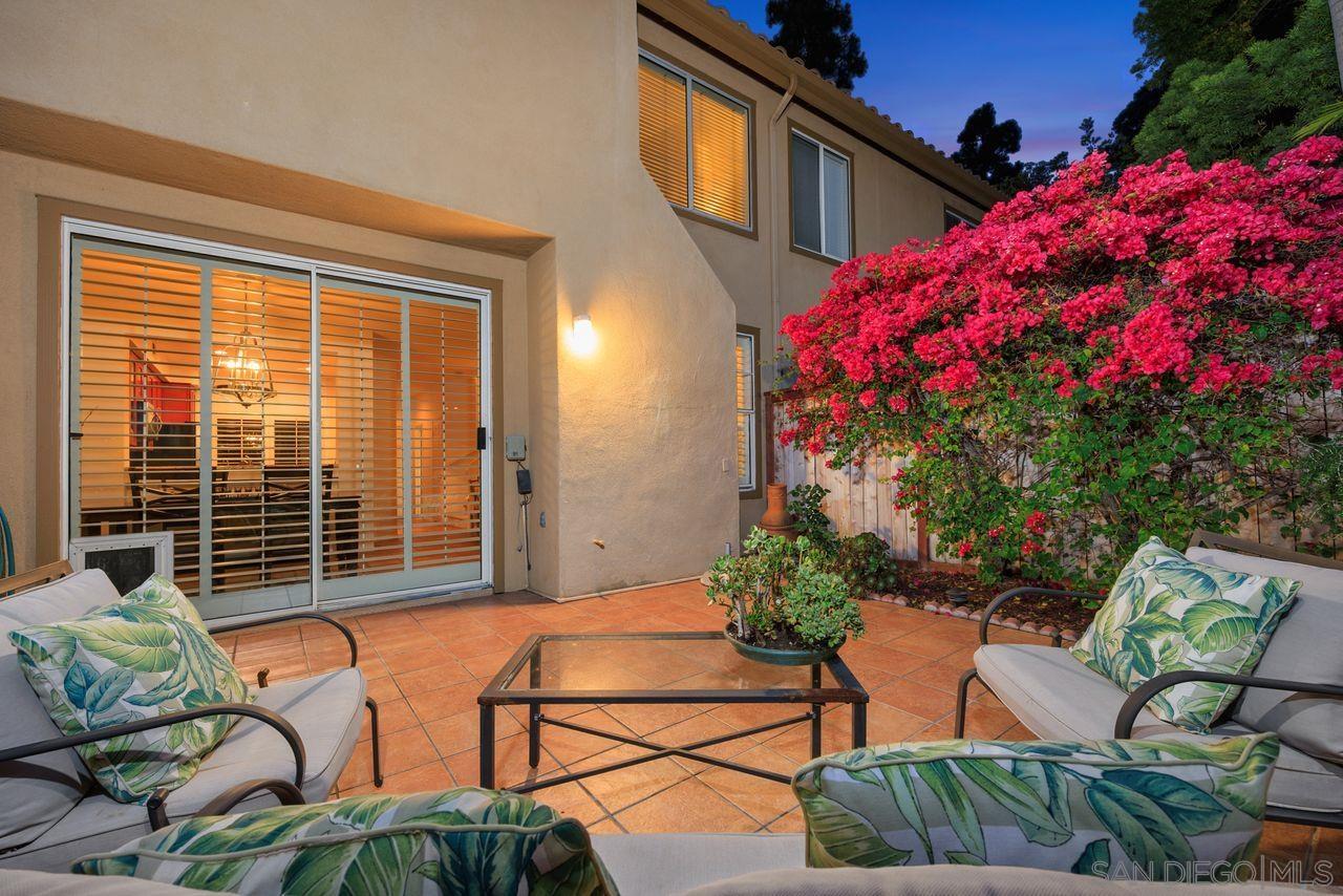 Detail Gallery Image 2 of 47 For 3965  via Holgura, San Diego,  CA 92130 - 3 Beds | 2/1 Baths