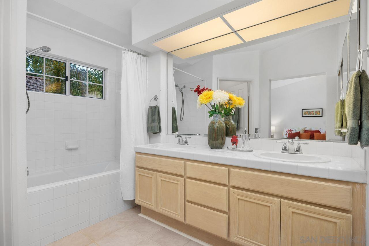 Detail Gallery Image 22 of 47 For 3965  via Holgura, San Diego,  CA 92130 - 3 Beds | 2/1 Baths