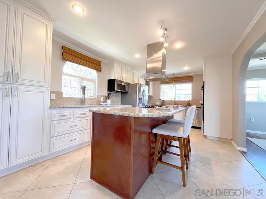 Detail Gallery Image 2 of 43 For 4275  Crestview Drive, La Mesa,  CA 91941 - 5 Beds | 3/1 Baths