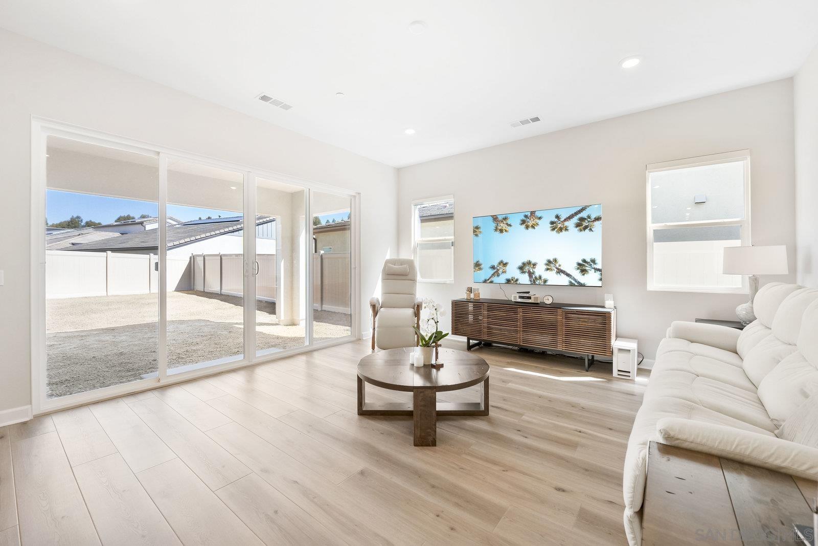 Detail Gallery Image 9 of 32 For 12980  Kelly Way, San Diego,  CA 92129 - 3 Beds | 2 Baths