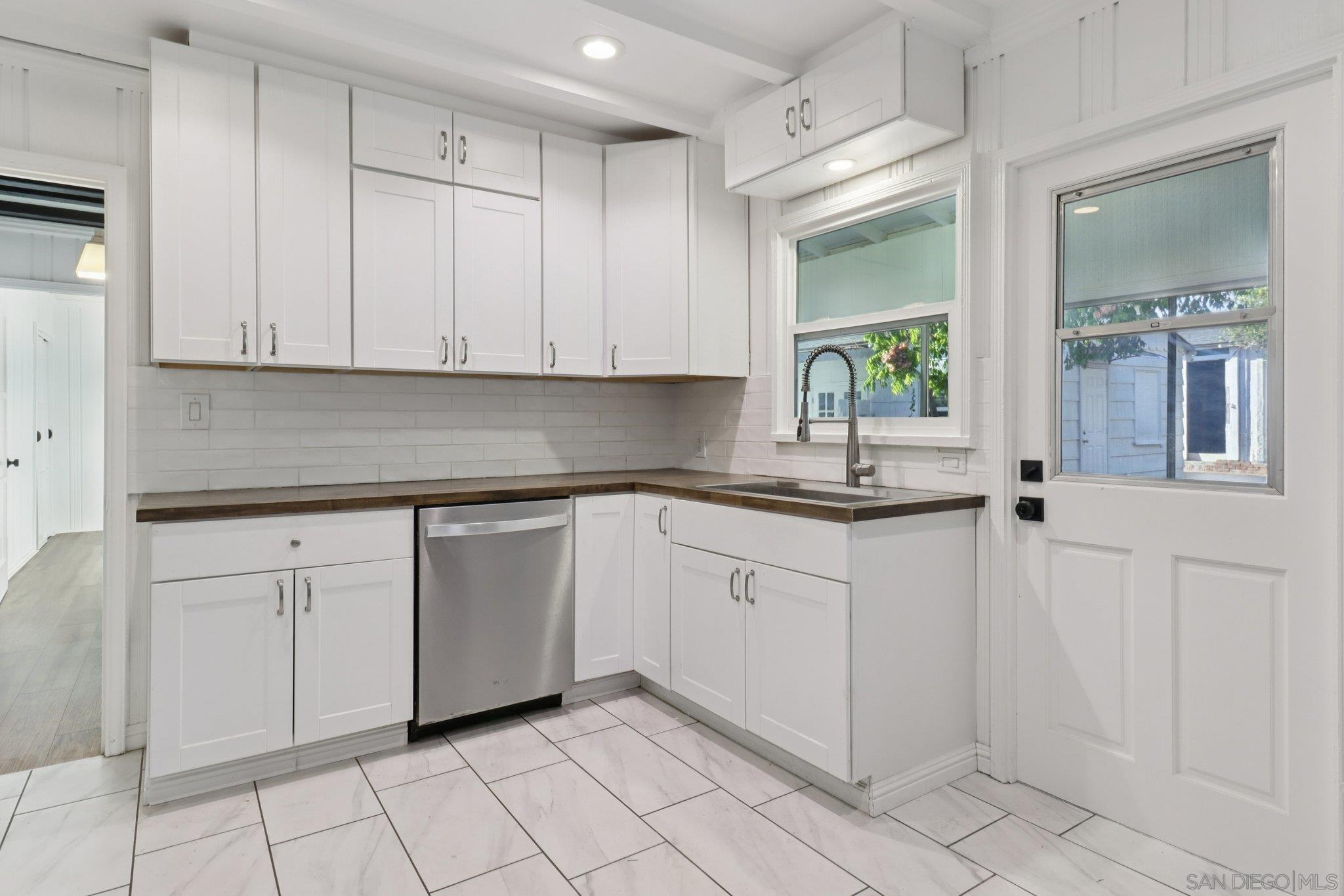 Detail Gallery Image 19 of 54 For 9130  Shirley Dr, La Mesa,  CA 91941 - 3 Beds | 3 Baths