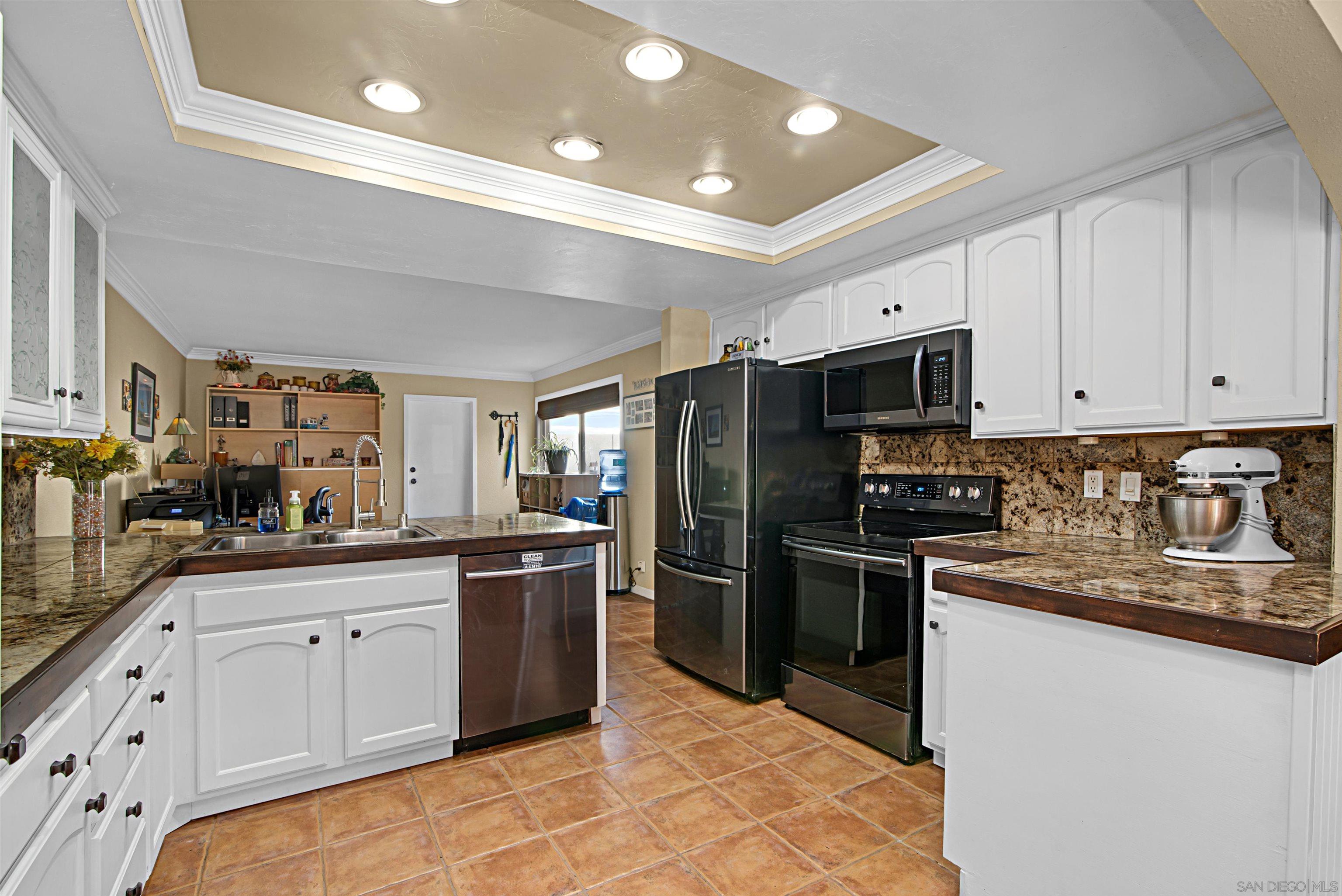Detail Gallery Image 2 of 40 For 9917  Aviary Drive, San Diego,  CA 92131 - 3 Beds | 2/1 Baths