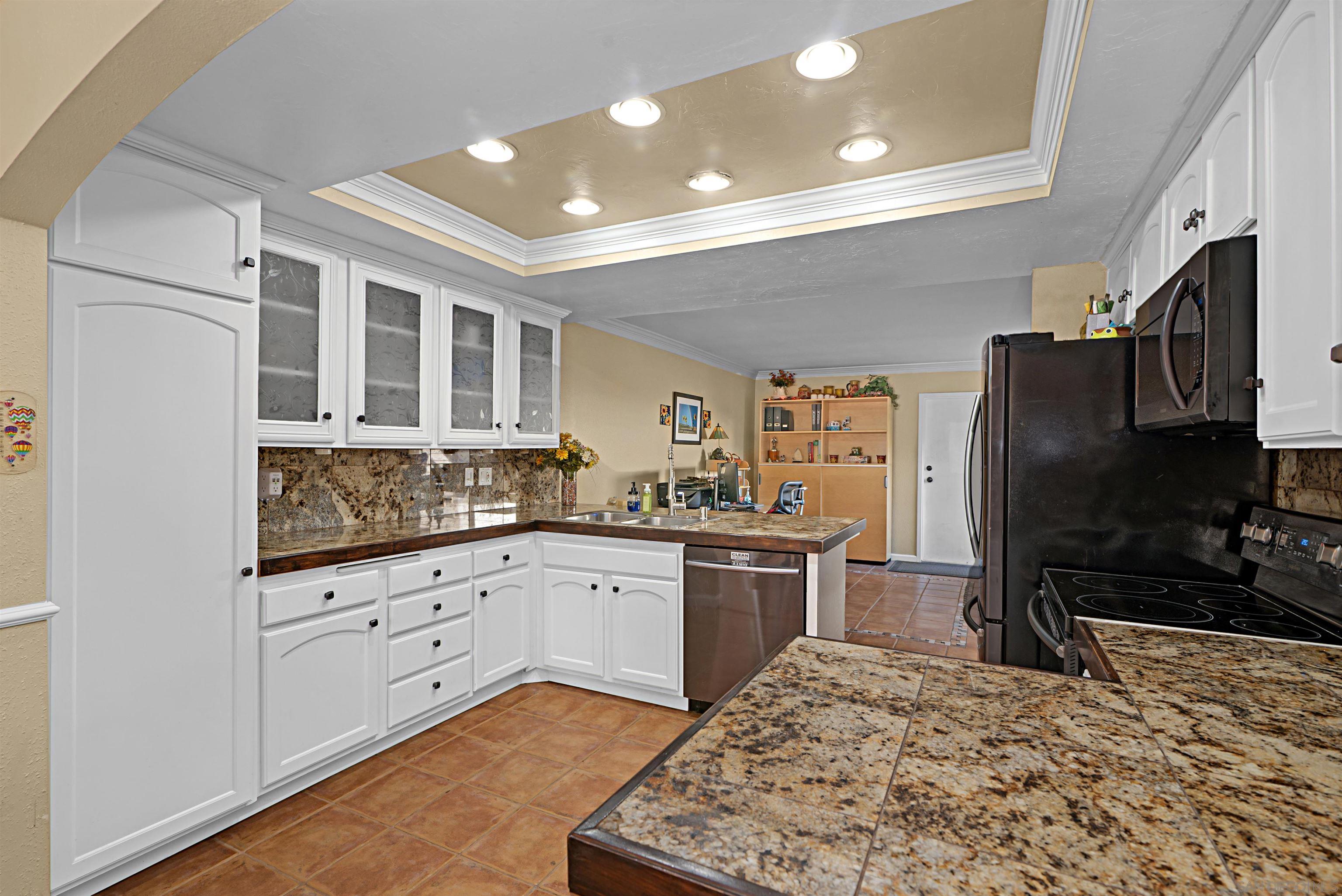 Detail Gallery Image 11 of 40 For 9917  Aviary Drive, San Diego,  CA 92131 - 3 Beds | 2/1 Baths