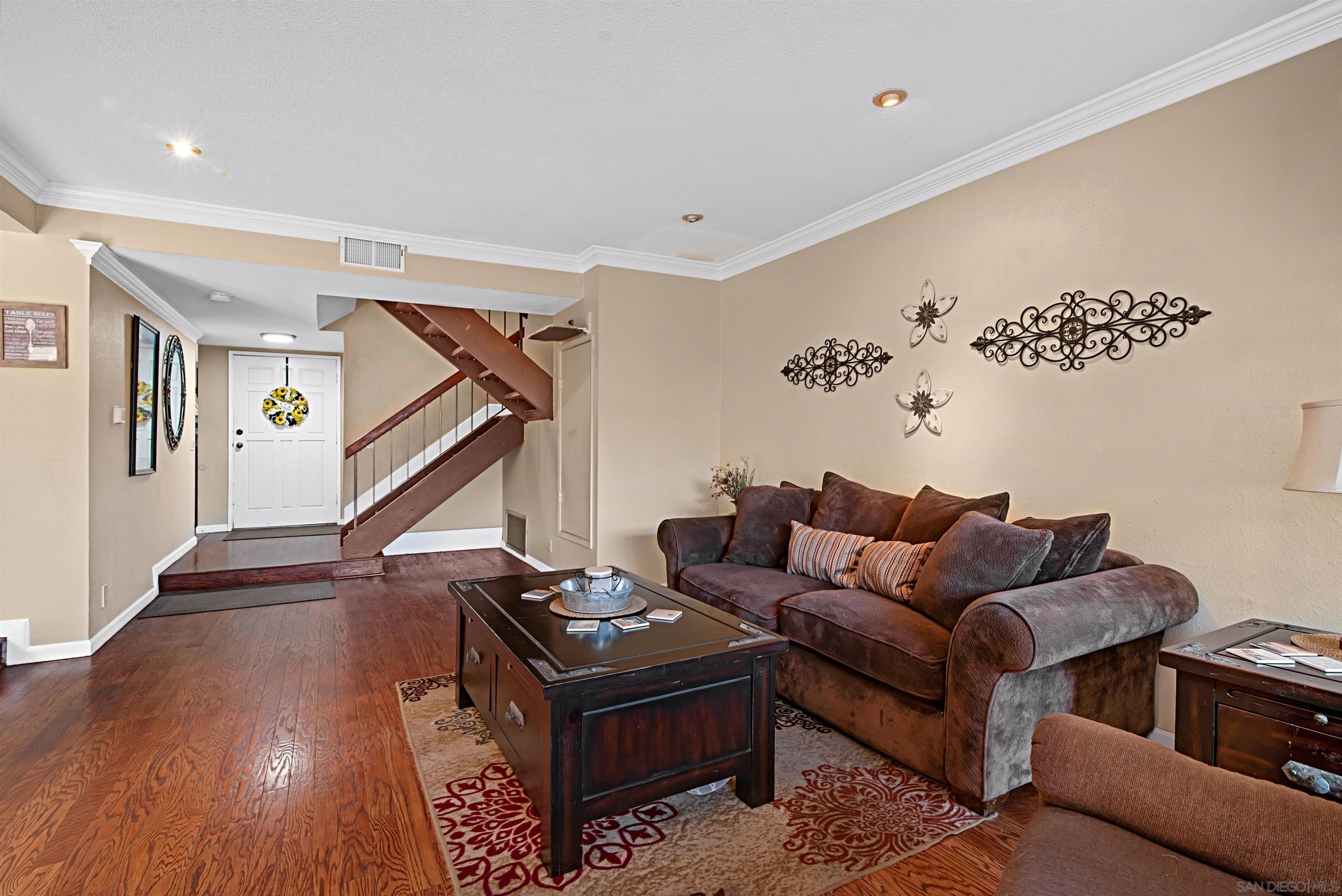 Detail Gallery Image 12 of 40 For 9917  Aviary Drive, San Diego,  CA 92131 - 3 Beds | 2/1 Baths