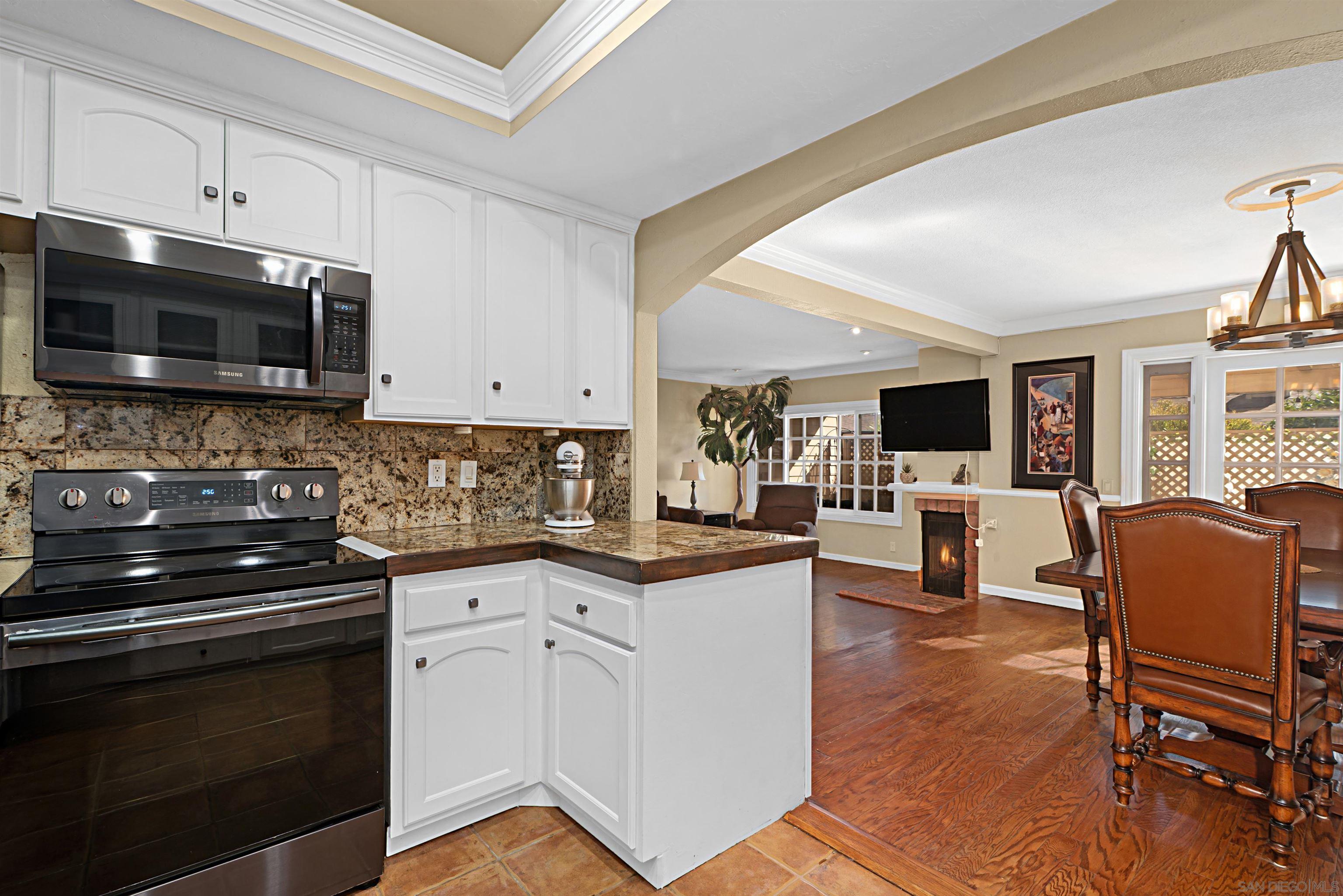 Detail Gallery Image 4 of 40 For 9917  Aviary Drive, San Diego,  CA 92131 - 3 Beds | 2/1 Baths