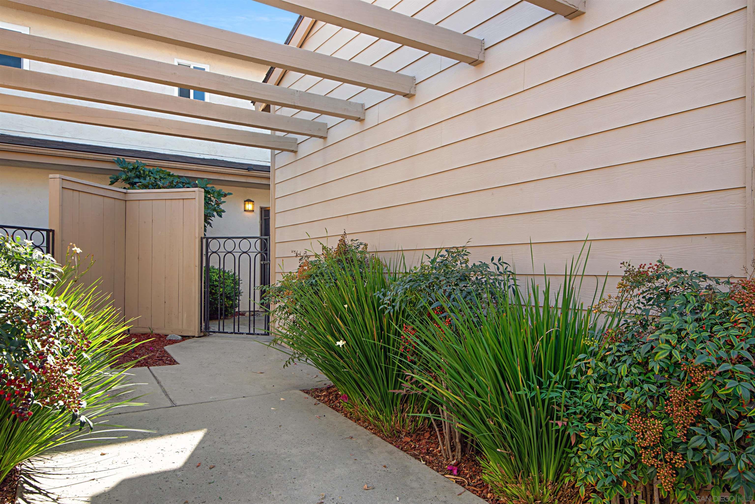 Detail Gallery Image 38 of 40 For 9917  Aviary Drive, San Diego,  CA 92131 - 3 Beds | 2/1 Baths