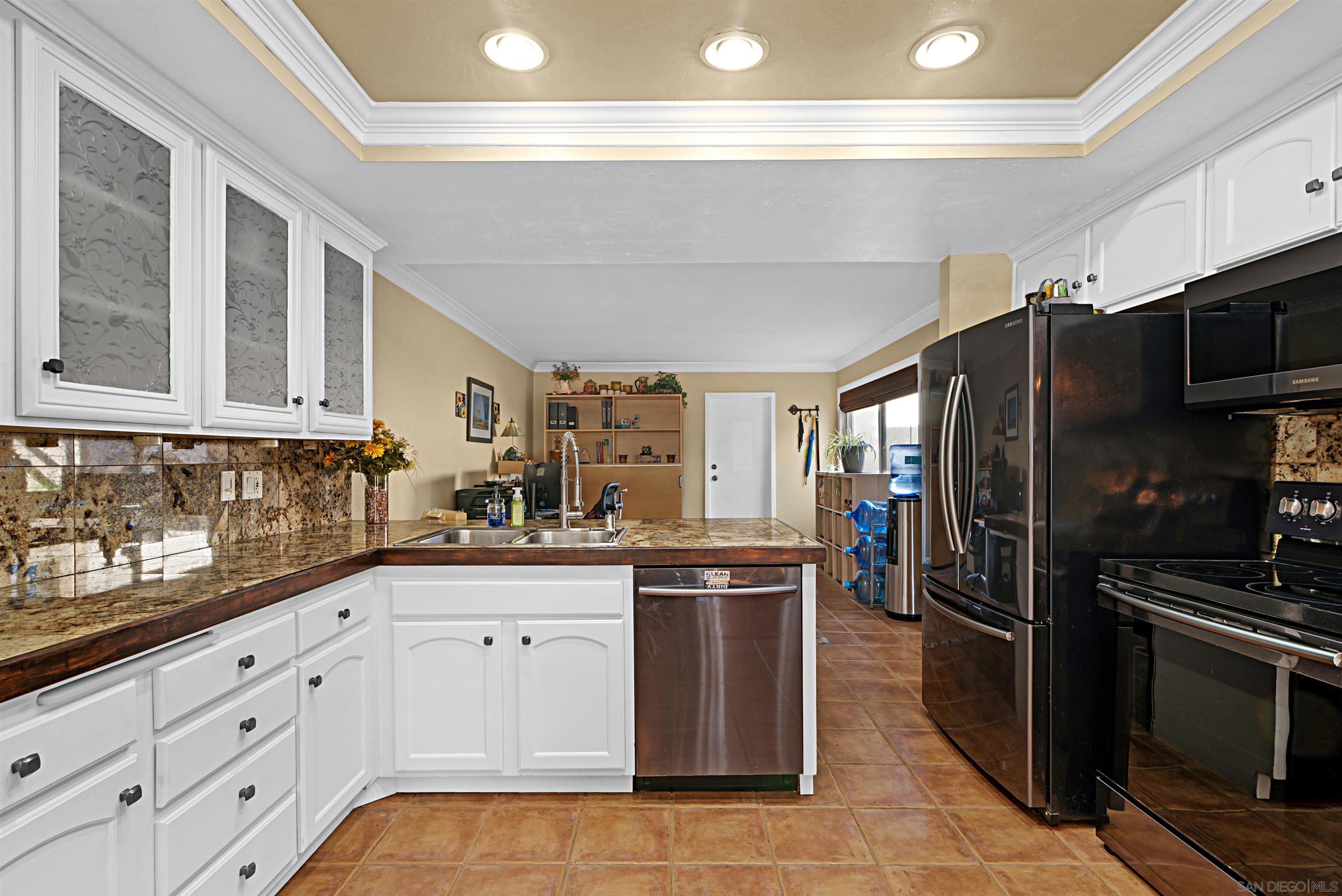 Detail Gallery Image 6 of 40 For 9917  Aviary Drive, San Diego,  CA 92131 - 3 Beds | 2/1 Baths