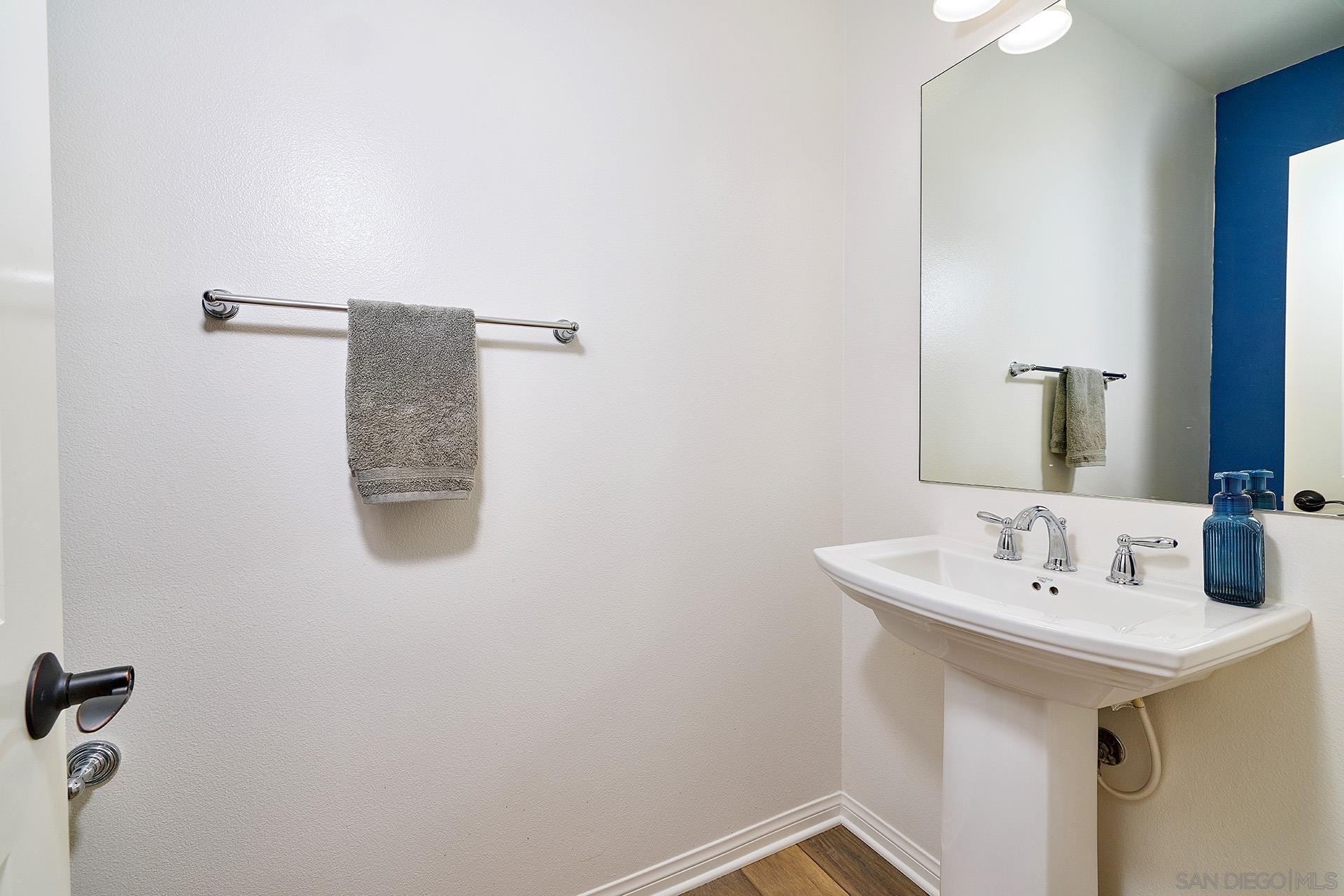 Detail Gallery Image 10 of 34 For 16222  Veridian Circle, San Diego,  CA 92127 - 4 Beds | 3/1 Baths