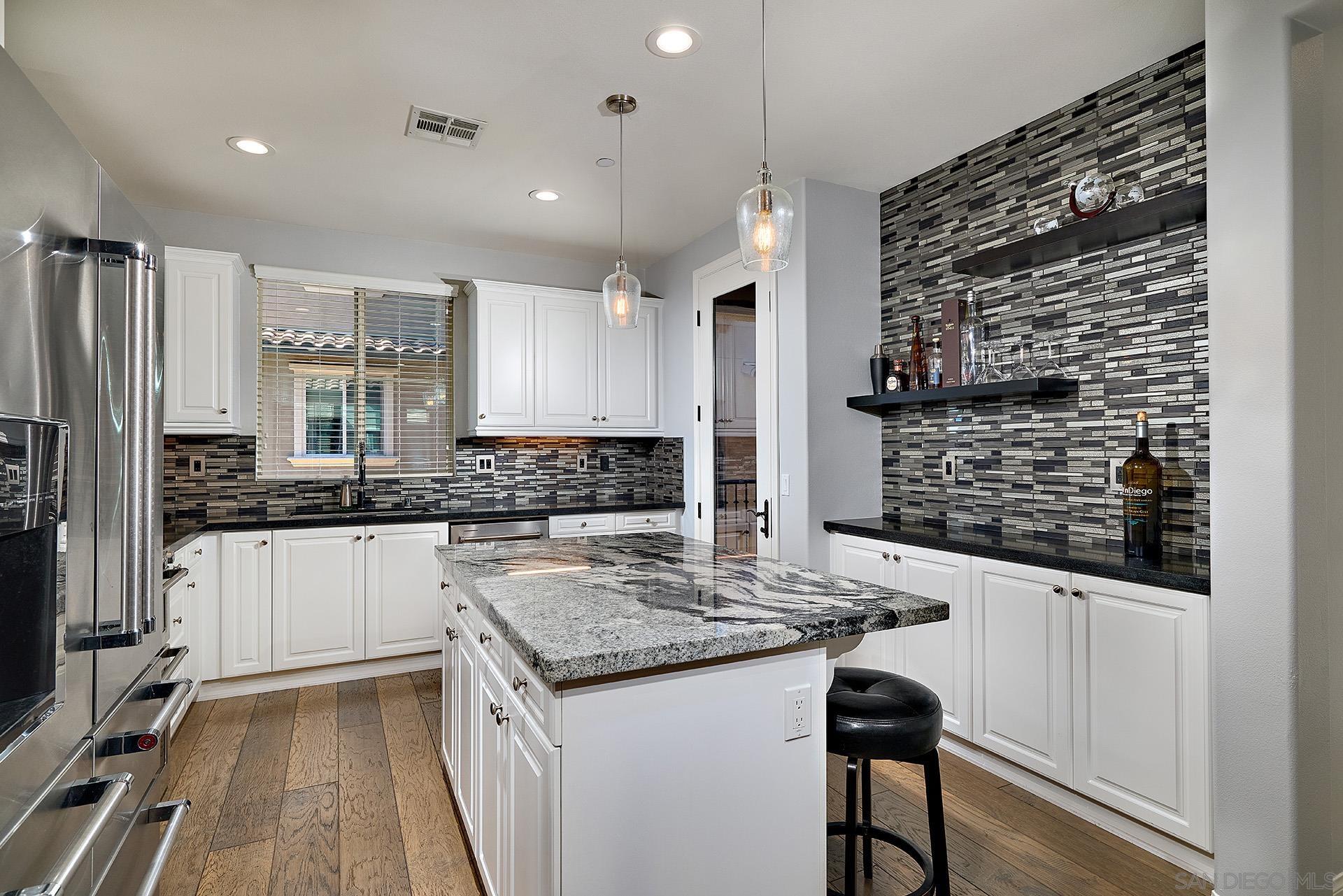 Detail Gallery Image 4 of 34 For 16222  Veridian Circle, San Diego,  CA 92127 - 4 Beds | 3/1 Baths