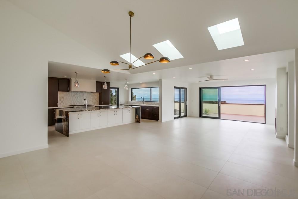 Detail Gallery Image 3 of 32 For 14066  Crest Way, Del Mar,  CA 92014 - 4 Beds | 2/1 Baths