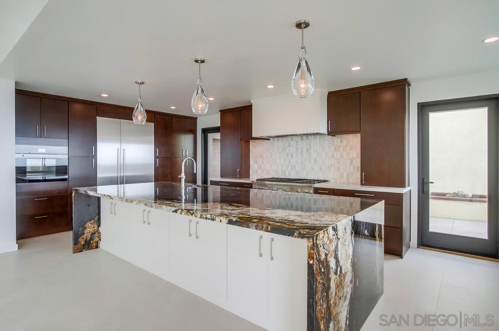 Detail Gallery Image 10 of 32 For 14066  Crest Way, Del Mar,  CA 92014 - 4 Beds | 2/1 Baths