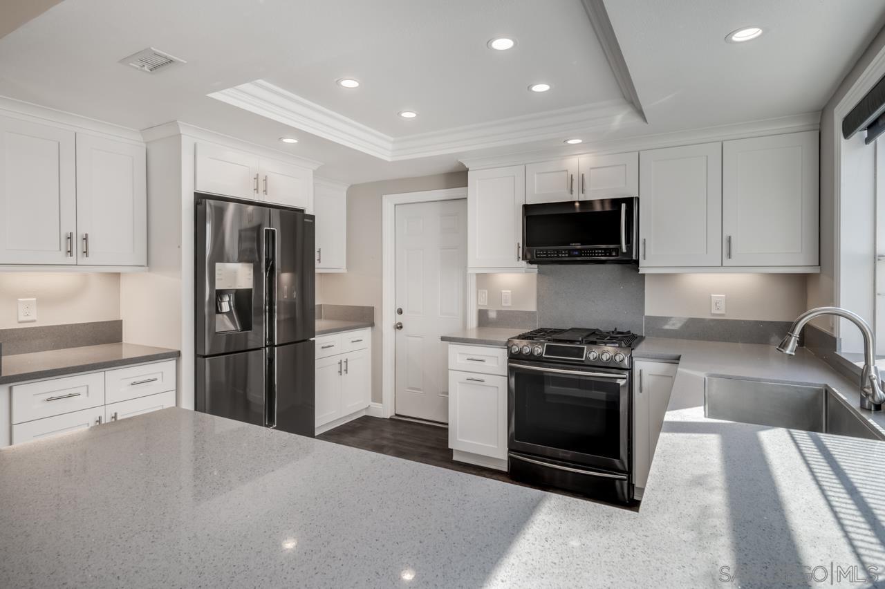 Detail Gallery Image 10 of 30 For 10224  Pebble Beach Dr, Santee,  CA 92071 - 3 Beds | 2 Baths