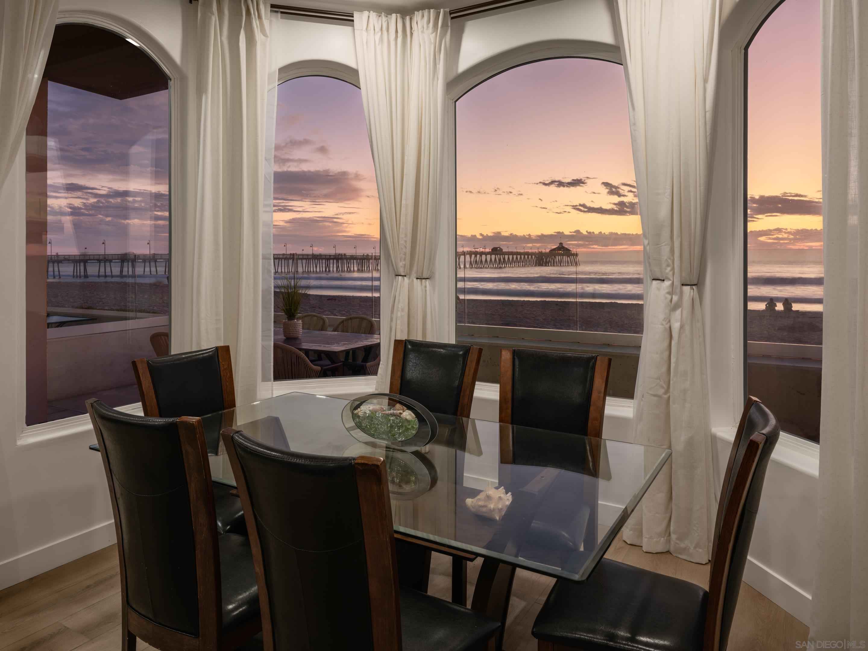 Detail Gallery Image 11 of 59 For 806  Ocean Ln, Imperial Beach,  CA 91932 - 4 Beds | 4 Baths