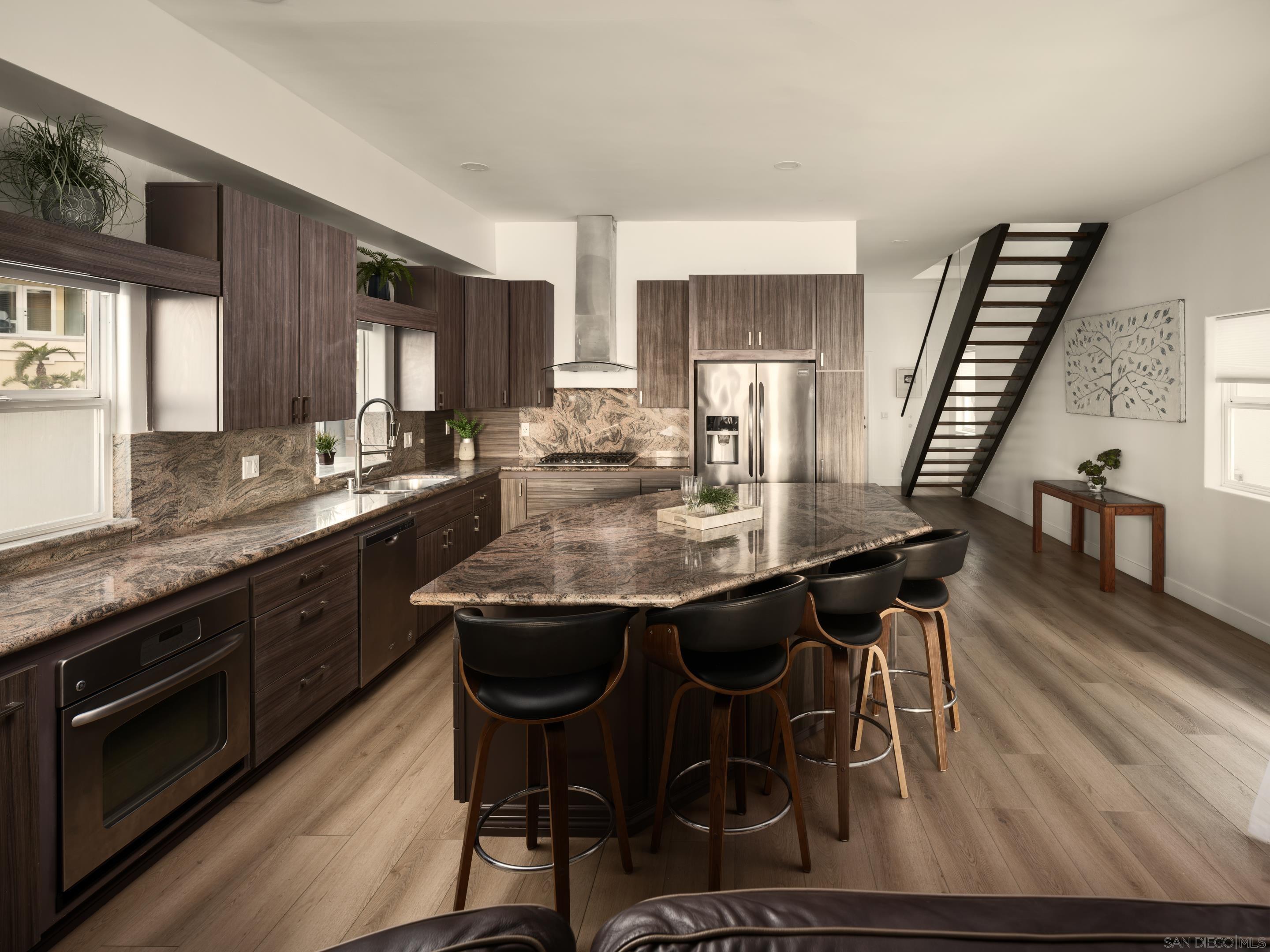 Detail Gallery Image 12 of 59 For 806  Ocean Ln, Imperial Beach,  CA 91932 - 4 Beds | 4 Baths