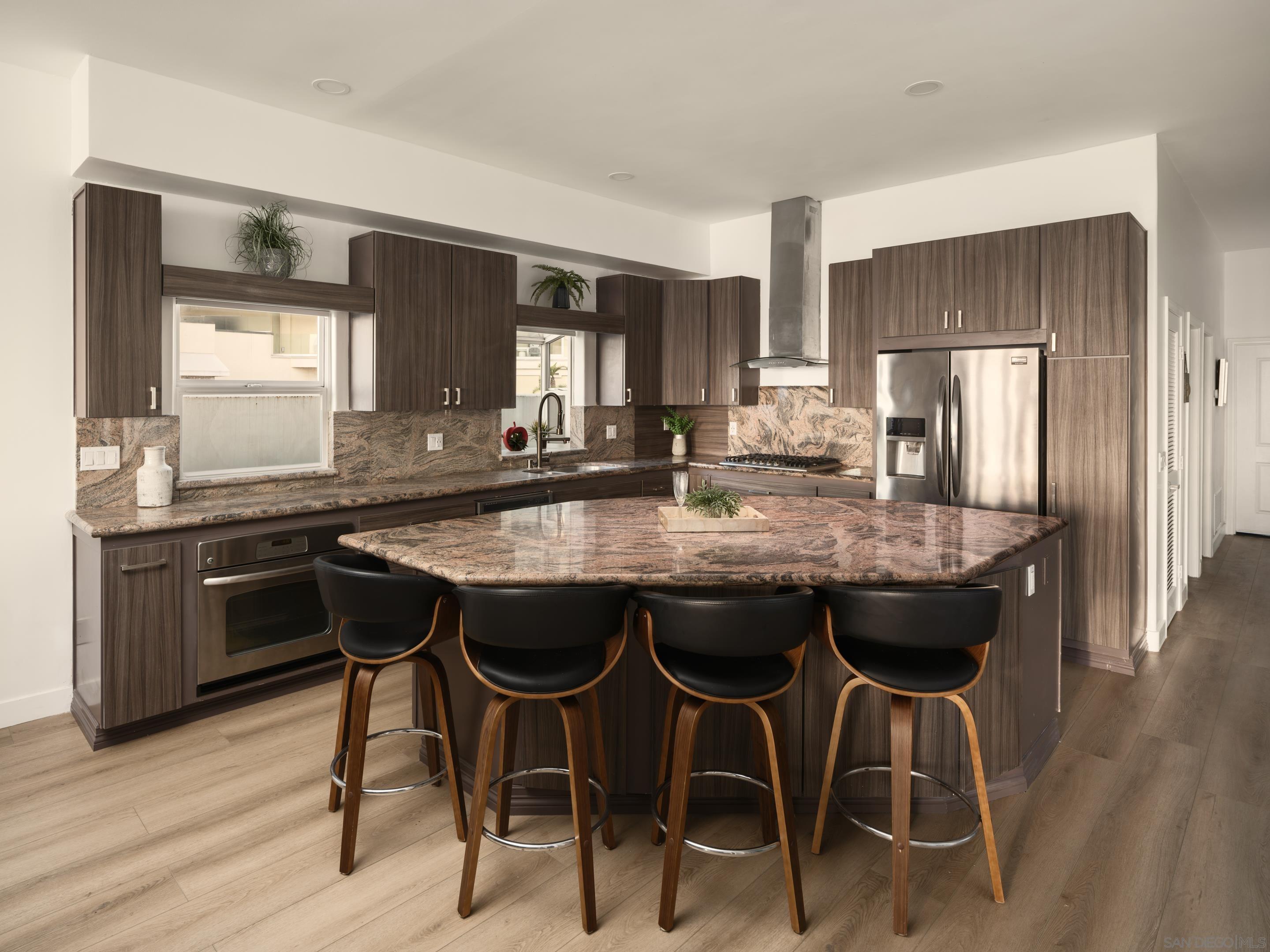 Detail Gallery Image 13 of 59 For 806  Ocean Ln, Imperial Beach,  CA 91932 - 4 Beds | 4 Baths