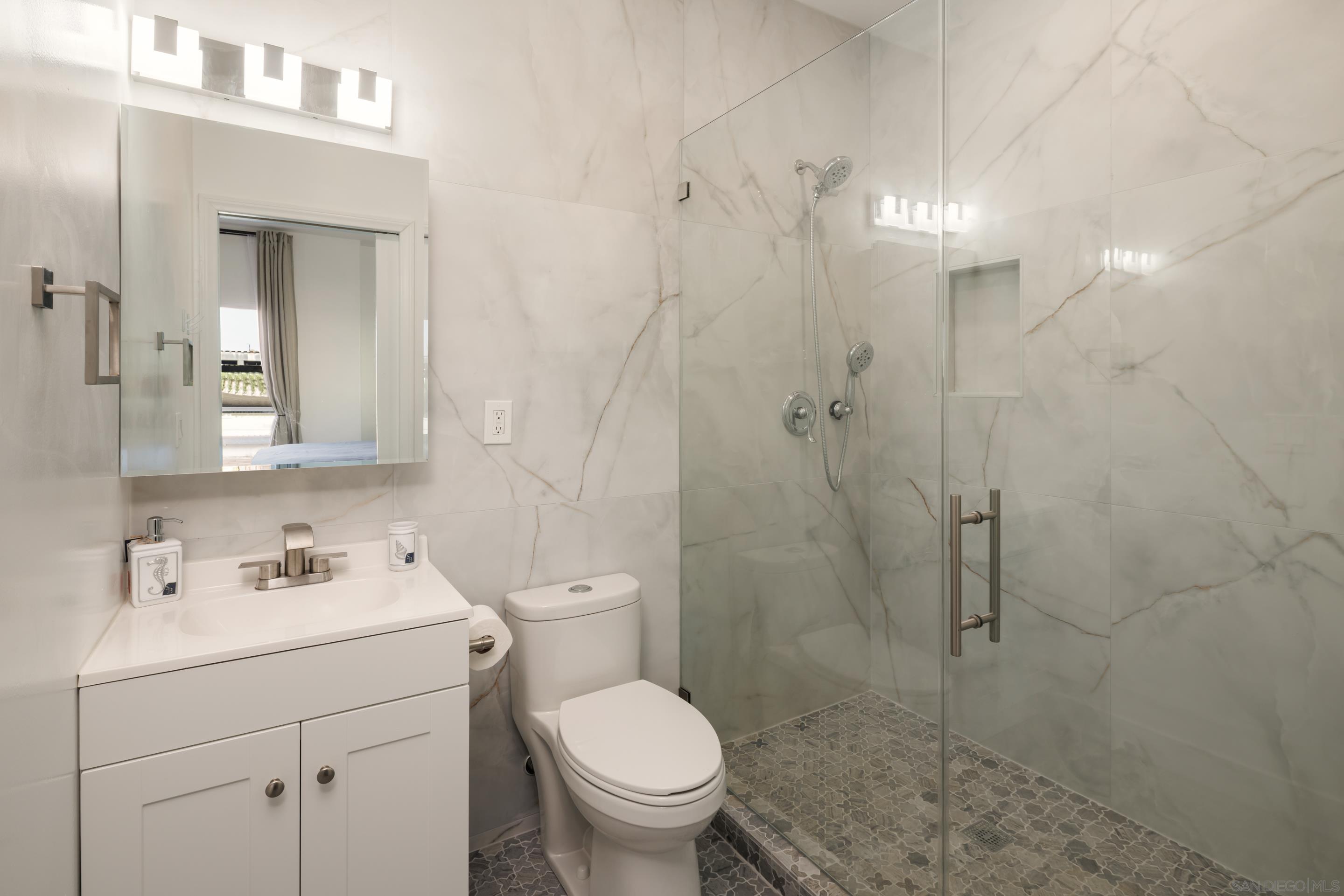 Detail Gallery Image 25 of 59 For 806  Ocean Ln, Imperial Beach,  CA 91932 - 4 Beds | 4 Baths