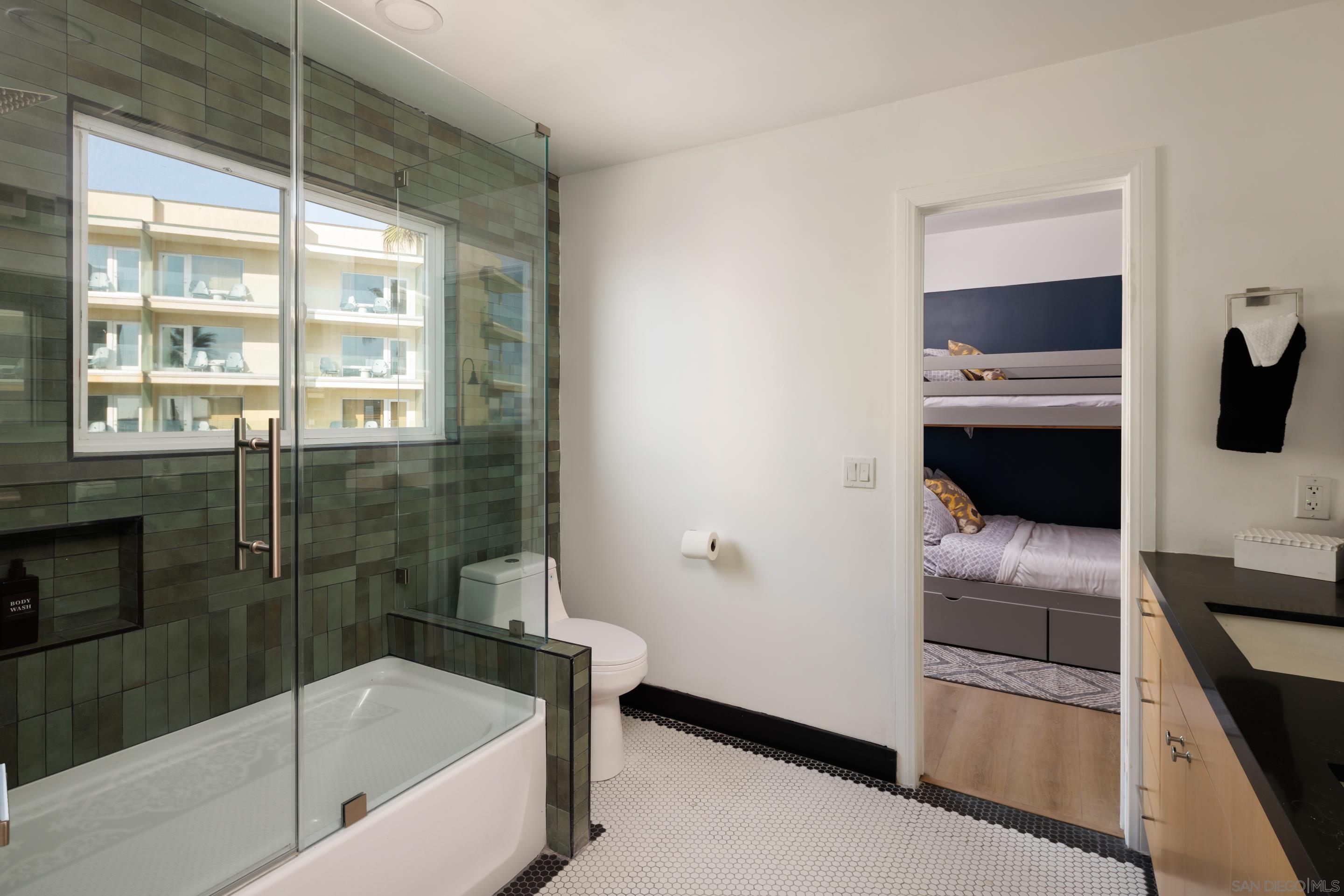 Detail Gallery Image 29 of 59 For 806  Ocean Ln, Imperial Beach,  CA 91932 - 4 Beds | 4 Baths