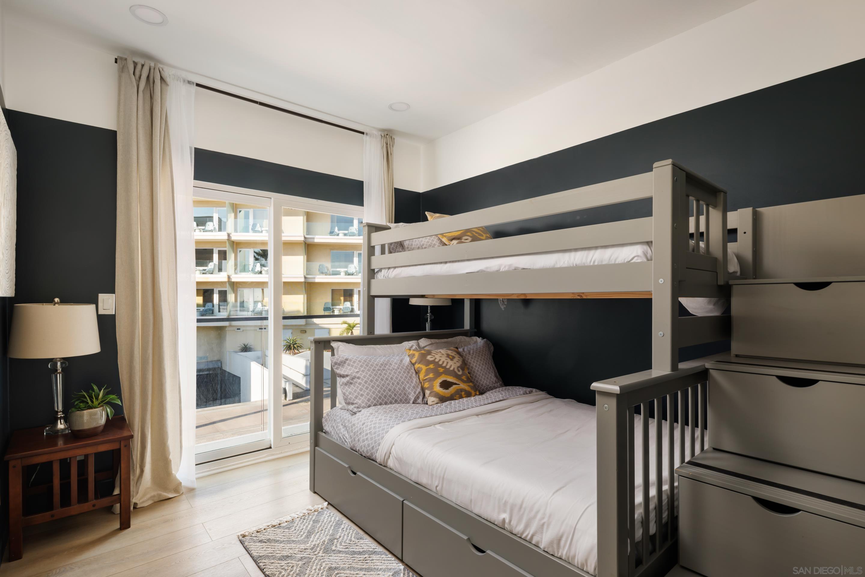 Detail Gallery Image 31 of 59 For 806  Ocean Ln, Imperial Beach,  CA 91932 - 4 Beds | 4 Baths