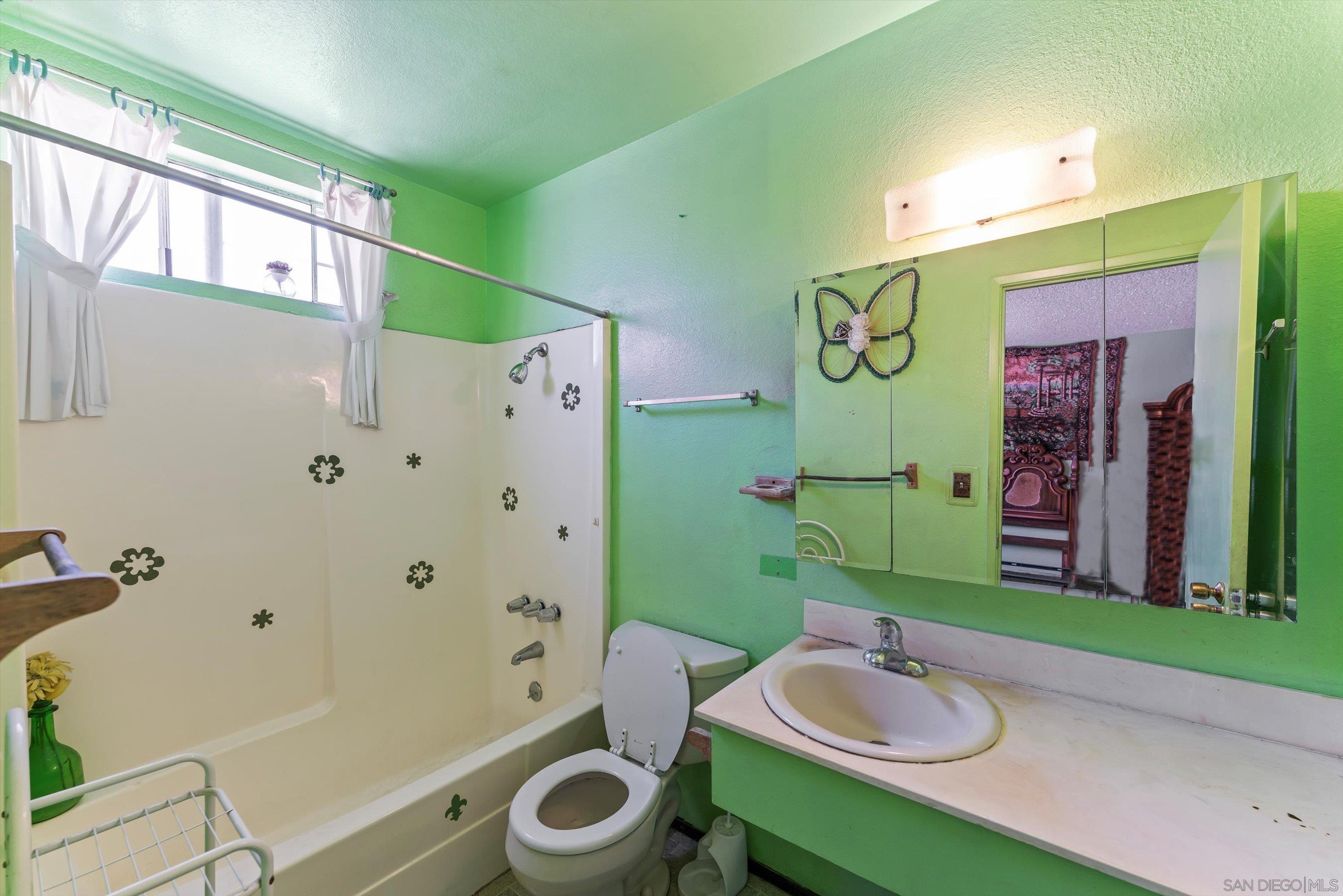 Detail Gallery Image 22 of 36 For 366  Lausanne Dr, San Diego,  CA 92114 - 4 Beds | 2 Baths