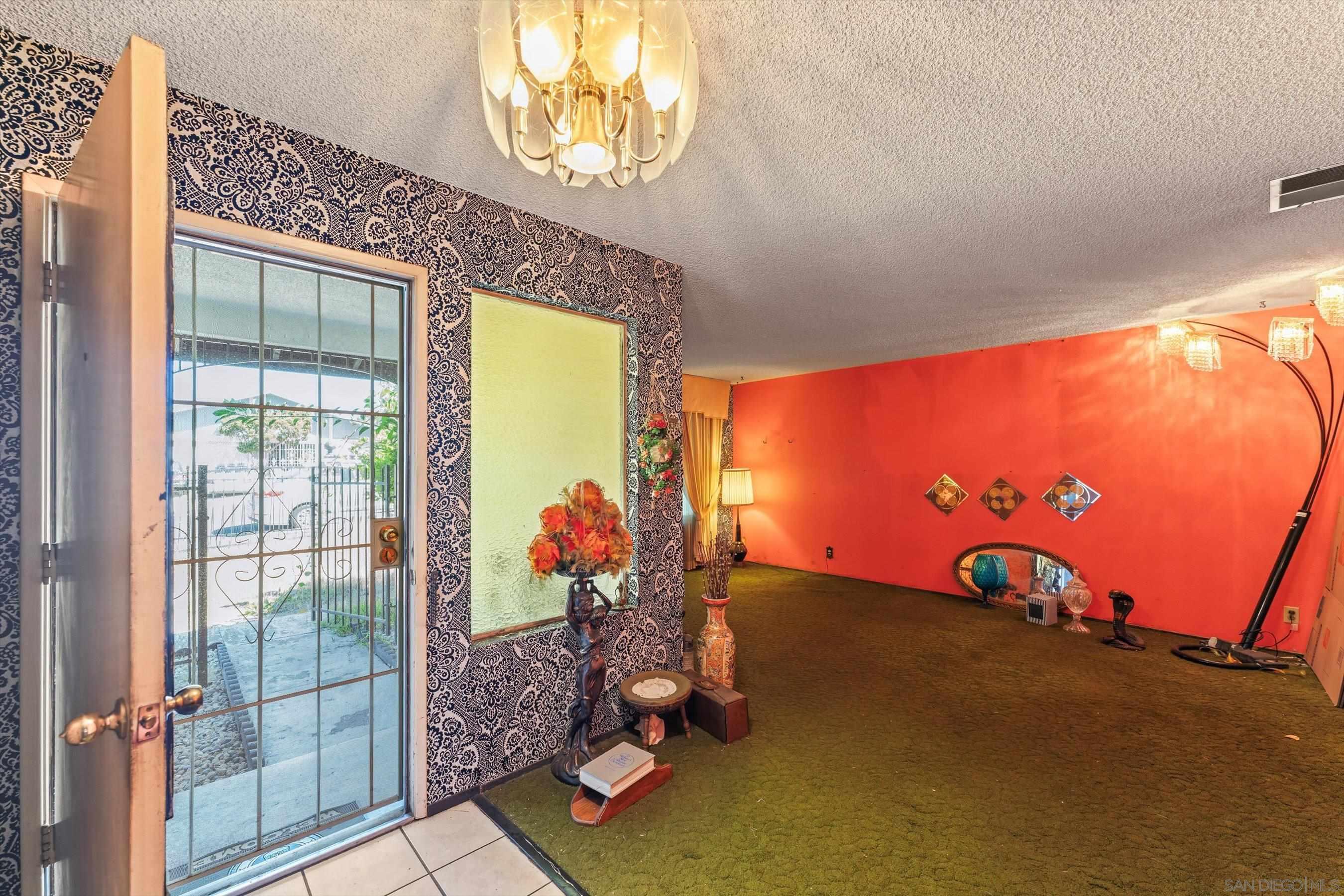 Detail Gallery Image 5 of 36 For 366  Lausanne Dr, San Diego,  CA 92114 - 4 Beds | 2 Baths