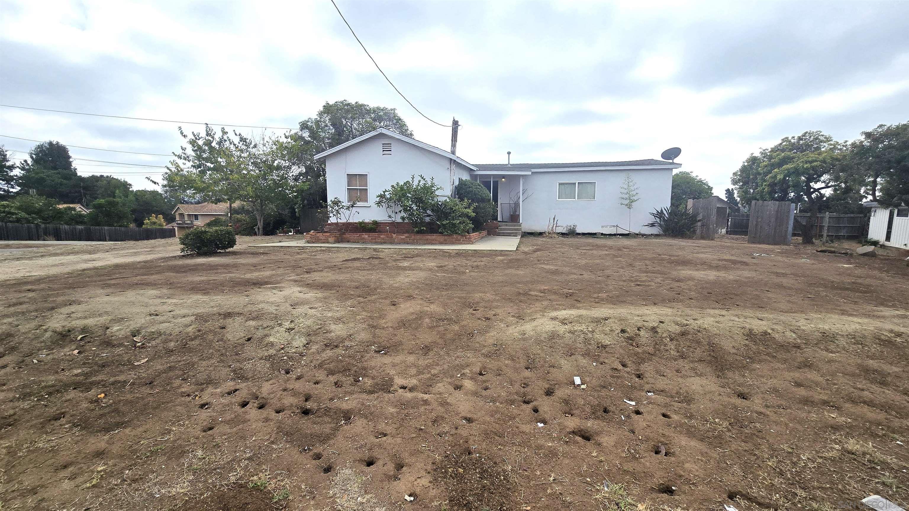 Detail Gallery Image 7 of 10 For 233  Hill Dr, Vista,  CA 92083 - 4 Beds | 1 Baths