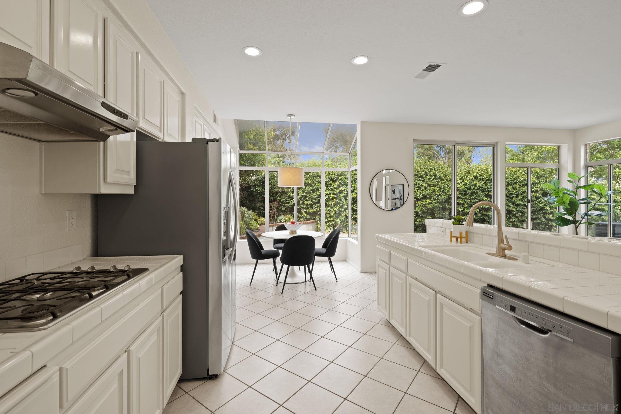 Detail Gallery Image 13 of 34 For 12518  Cavallo St, San Diego,  CA 92130 - 3 Beds | 2/1 Baths