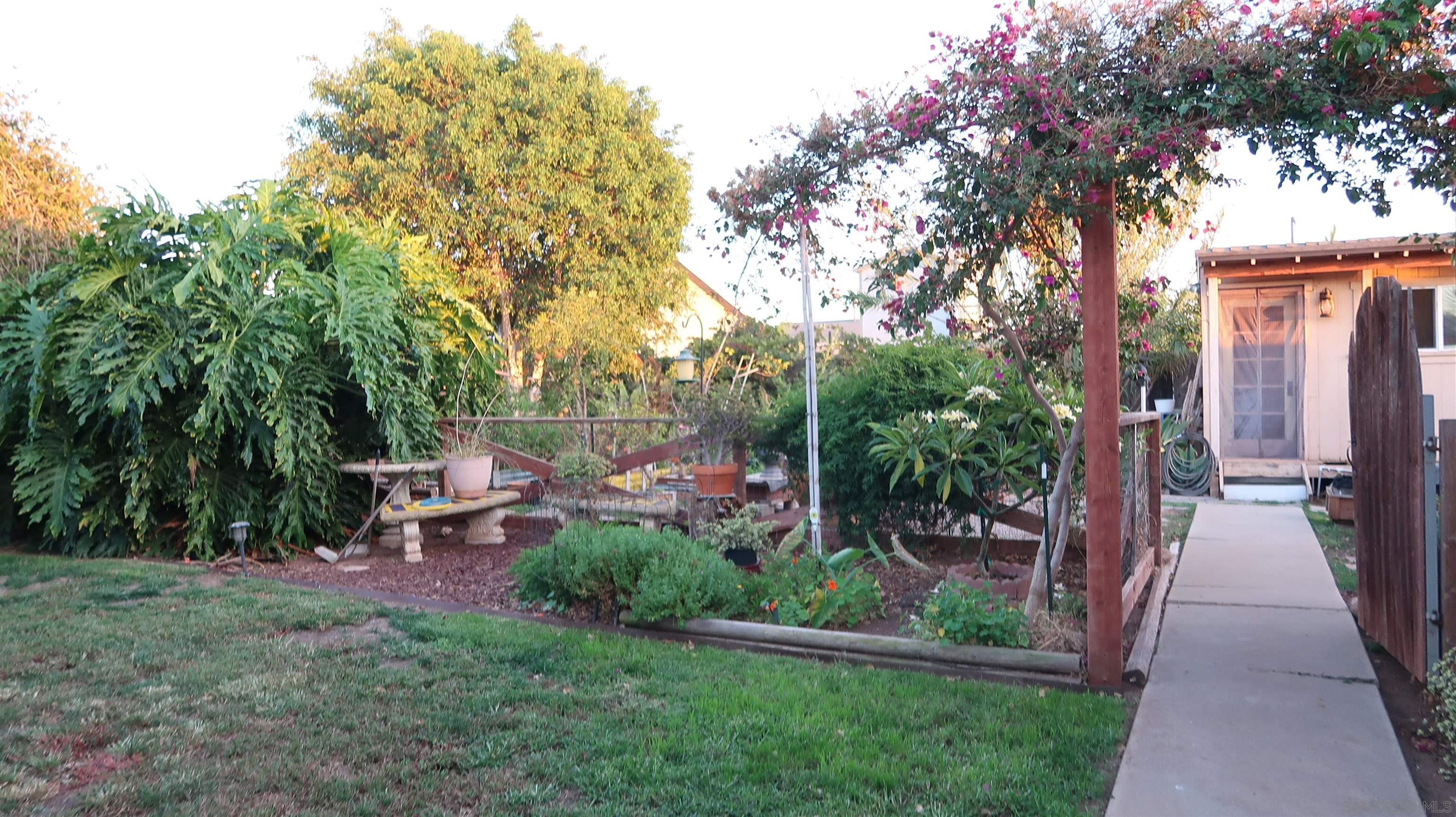 Detail Gallery Image 7 of 9 For 5469  Roswell St, San Diego,  CA 92114 - 2 Beds | 2 Baths